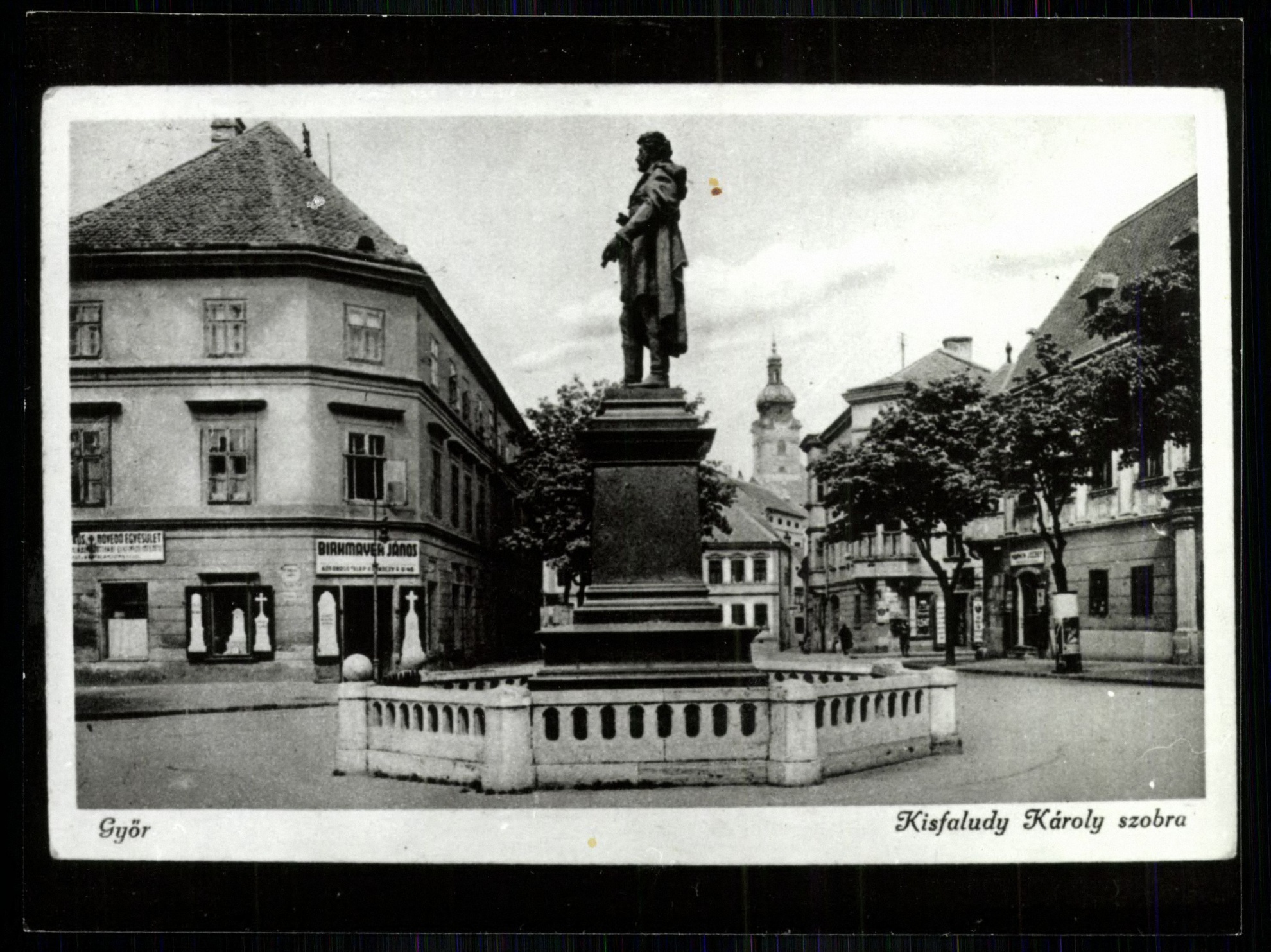Győr; Kisfaludy Károly szobra (Magyar Kereskedelmi és Vendéglátóipari Múzeum CC BY-NC-ND)
