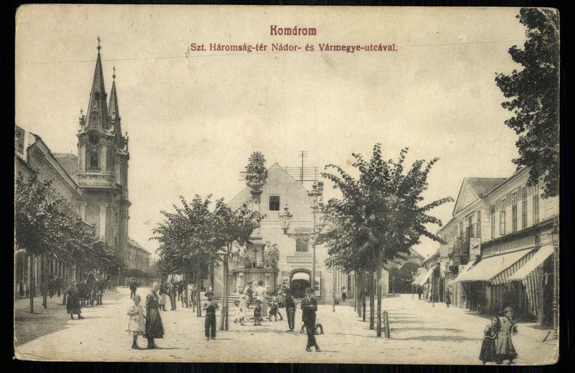 Komárom; Szent Háromság tér Nádor- és Vármegye utcával (Magyar Kereskedelmi és Vendéglátóipari Múzeum CC BY-NC-ND)