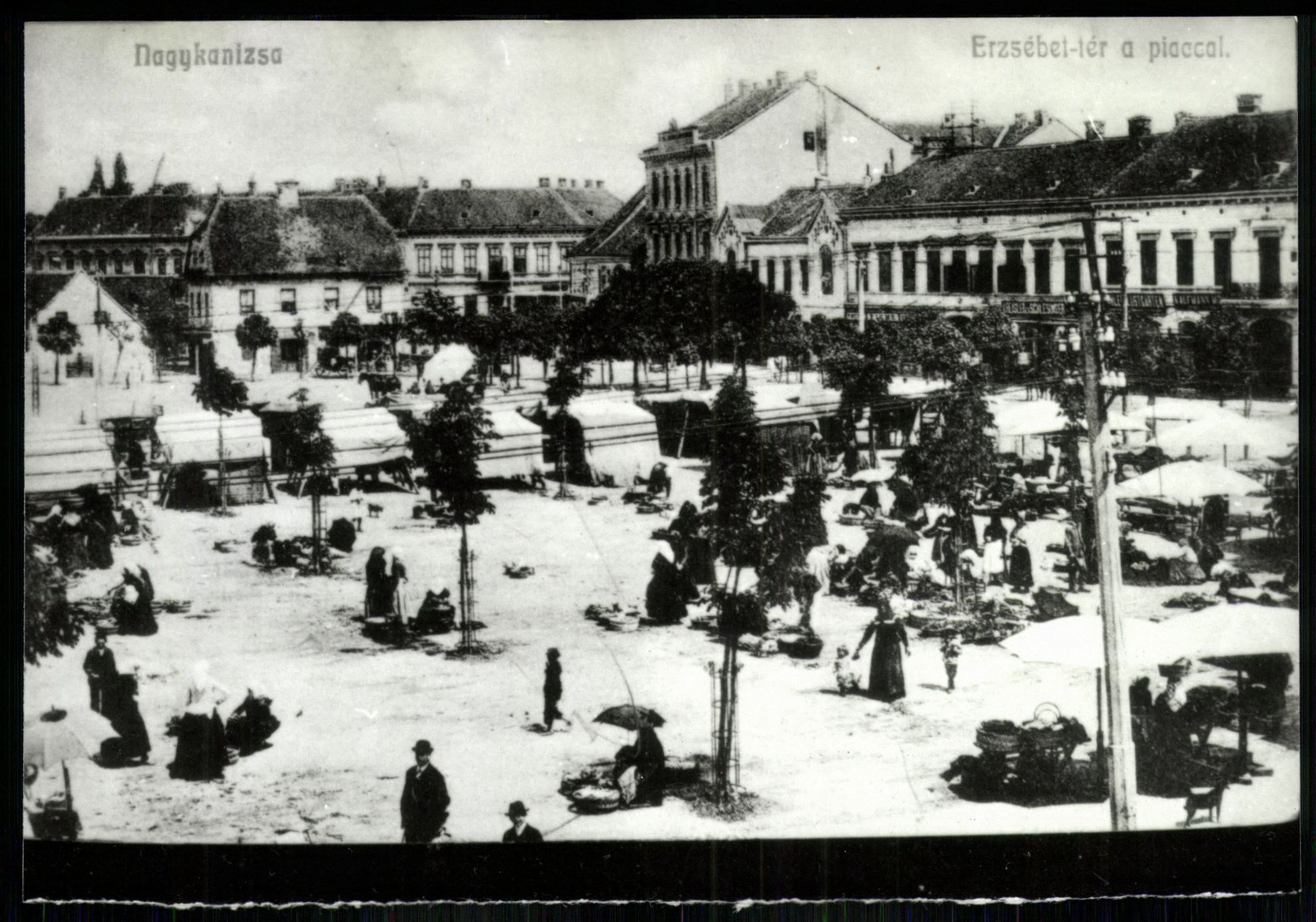 Nagykanizsa; Erzsébet tér a piaccal (Magyar Kereskedelmi és Vendéglátóipari Múzeum CC BY-NC-ND)