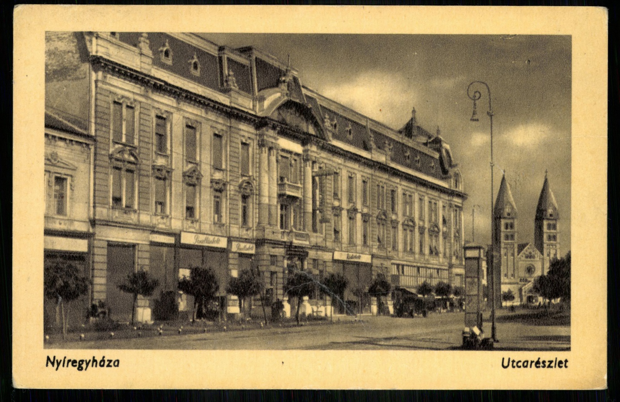 Nyíregyháza. Utcarészlet (Magyar Kereskedelmi és Vendéglátóipari Múzeum CC BY-NC-ND)