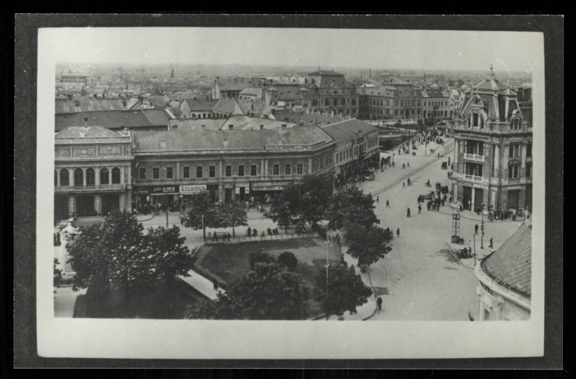 Nyíregyháza; Látkép a Kossuth és Bessenyei térrel (Magyar Kereskedelmi és Vendéglátóipari Múzeum CC BY-NC-ND)