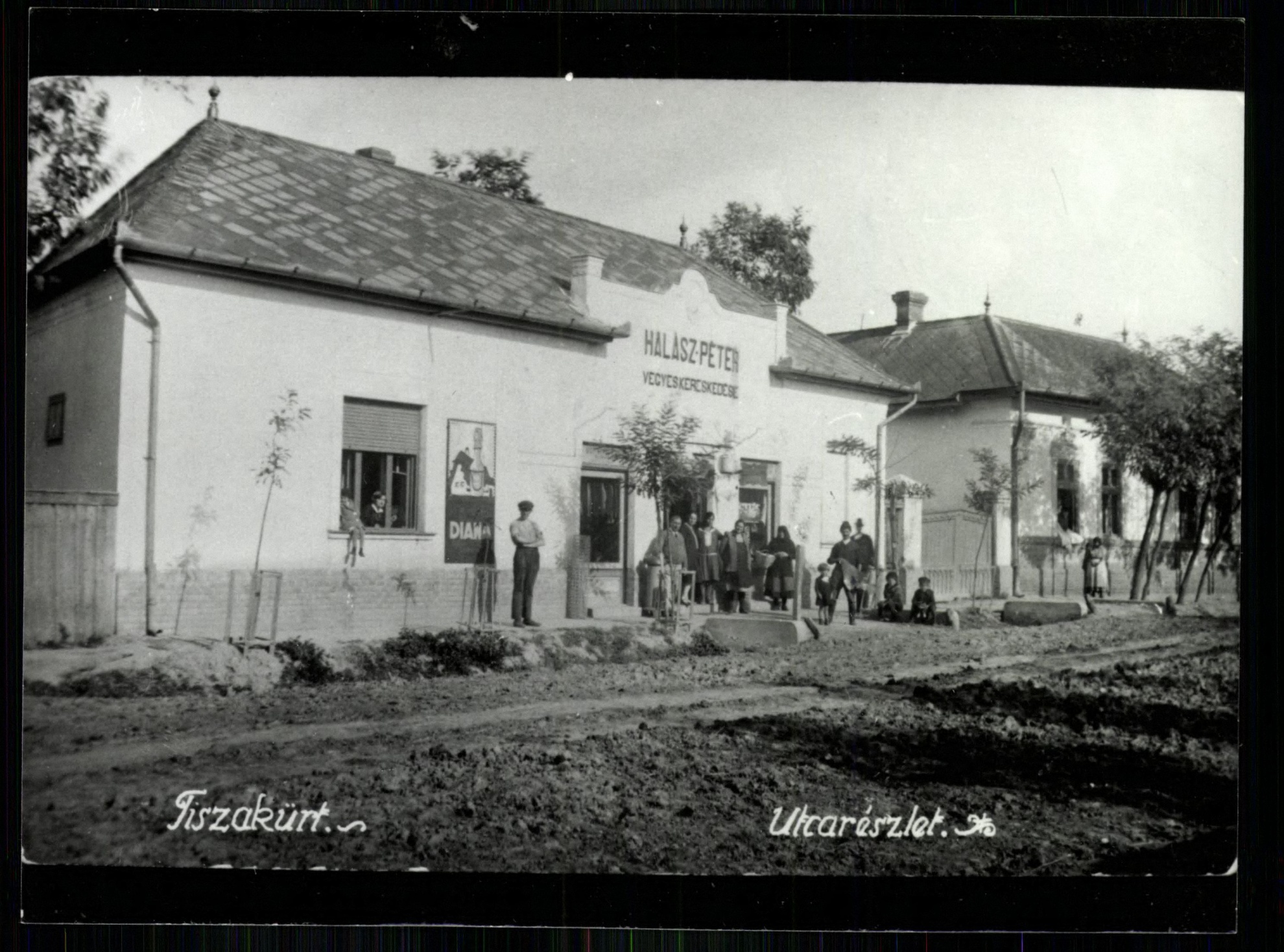 Tiszakür; Utcarészlet (Magyar Kereskedelmi és Vendéglátóipari Múzeum CC BY-NC-ND)