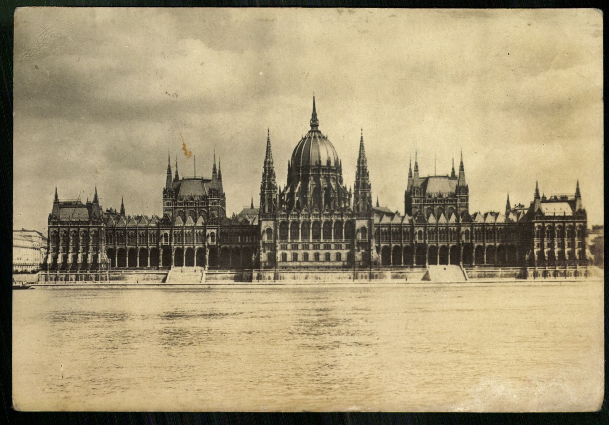 Budapest; Parlament (Magyar Kereskedelmi és Vendéglátóipari Múzeum CC BY-NC-ND)