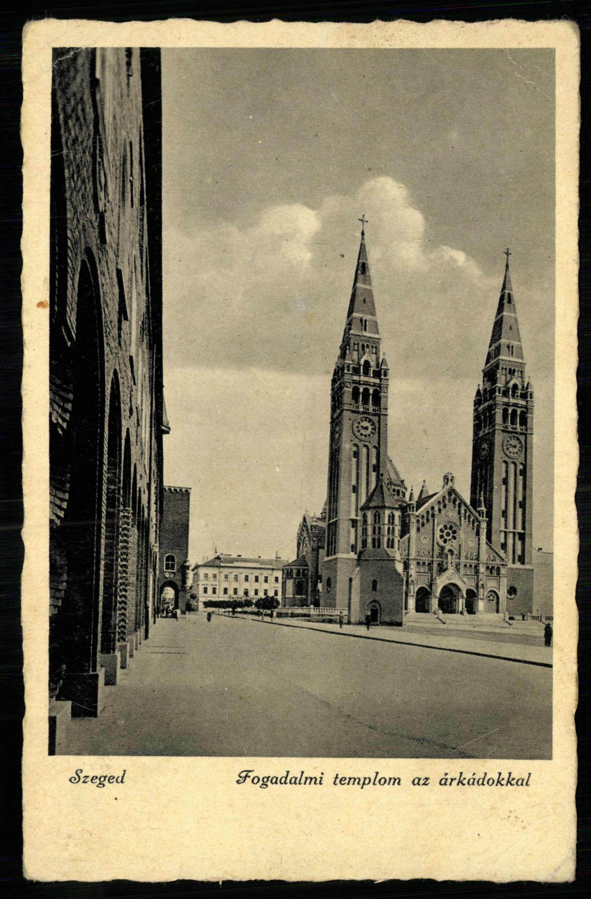 Szeged; Fogadalmi templom az árkádokkal (Magyar Kereskedelmi és Vendéglátóipari Múzeum CC BY-NC-ND)