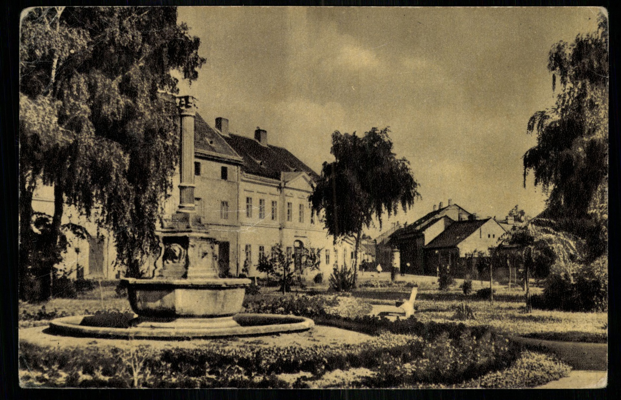 Nagykanizsa; Szabadság tér a Múzeummal (Magyar Kereskedelmi és Vendéglátóipari Múzeum CC BY-NC-ND)