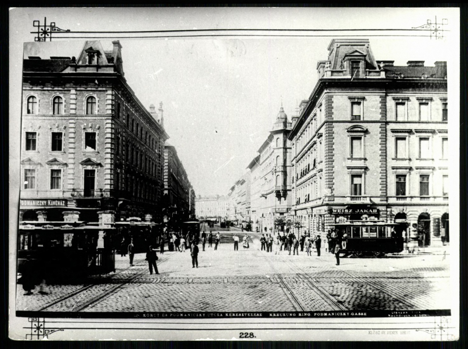 Podmaniczky utca keresztezése, ma Kis kávézó (Magyar Kereskedelmi és Vendéglátóipari Múzeum CC BY-NC-ND)