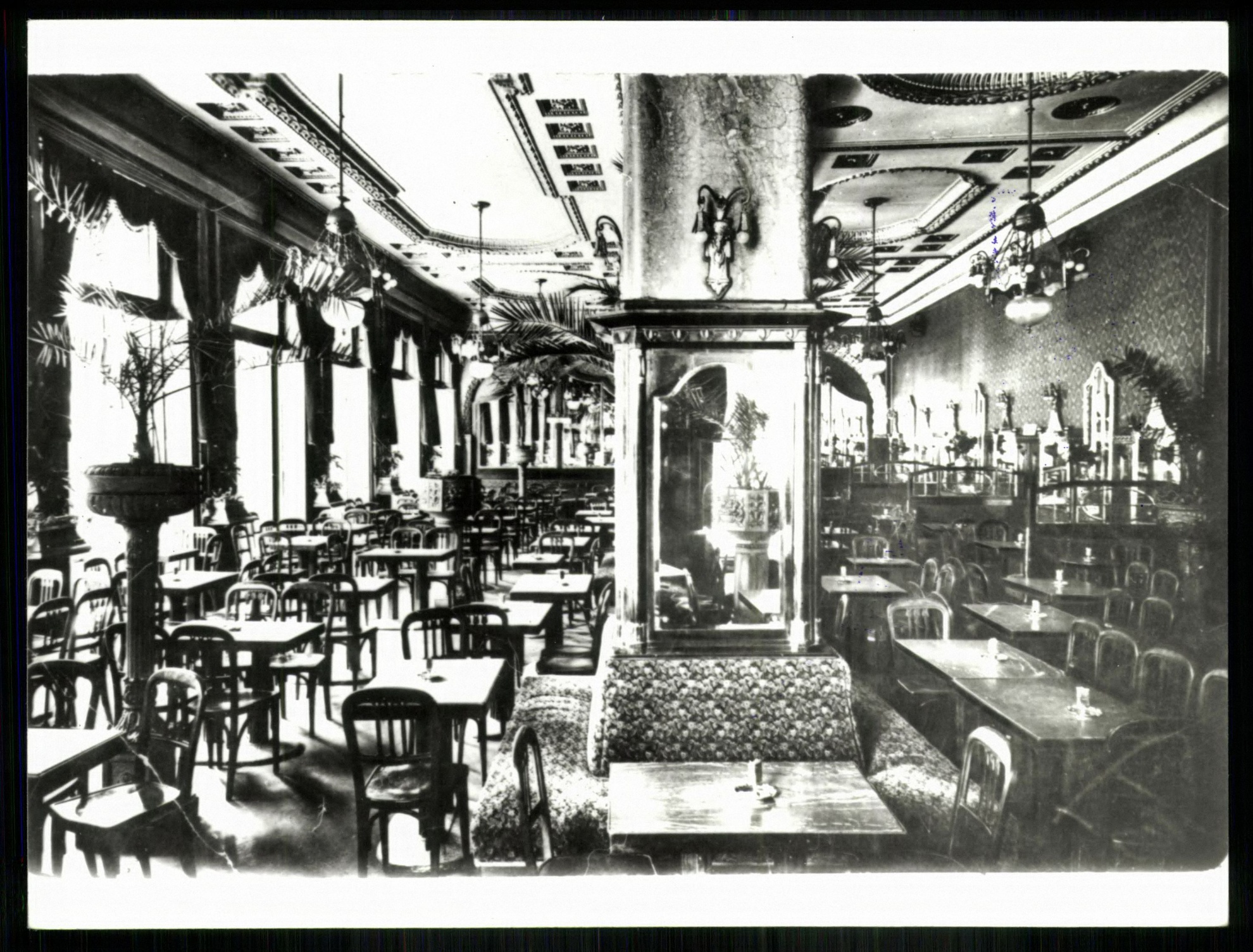 Spolarich kávéház, Budapest, VIII., József krt. 37-39. (Magyar Kereskedelmi és Vendéglátóipari Múzeum CC BY-NC-ND)