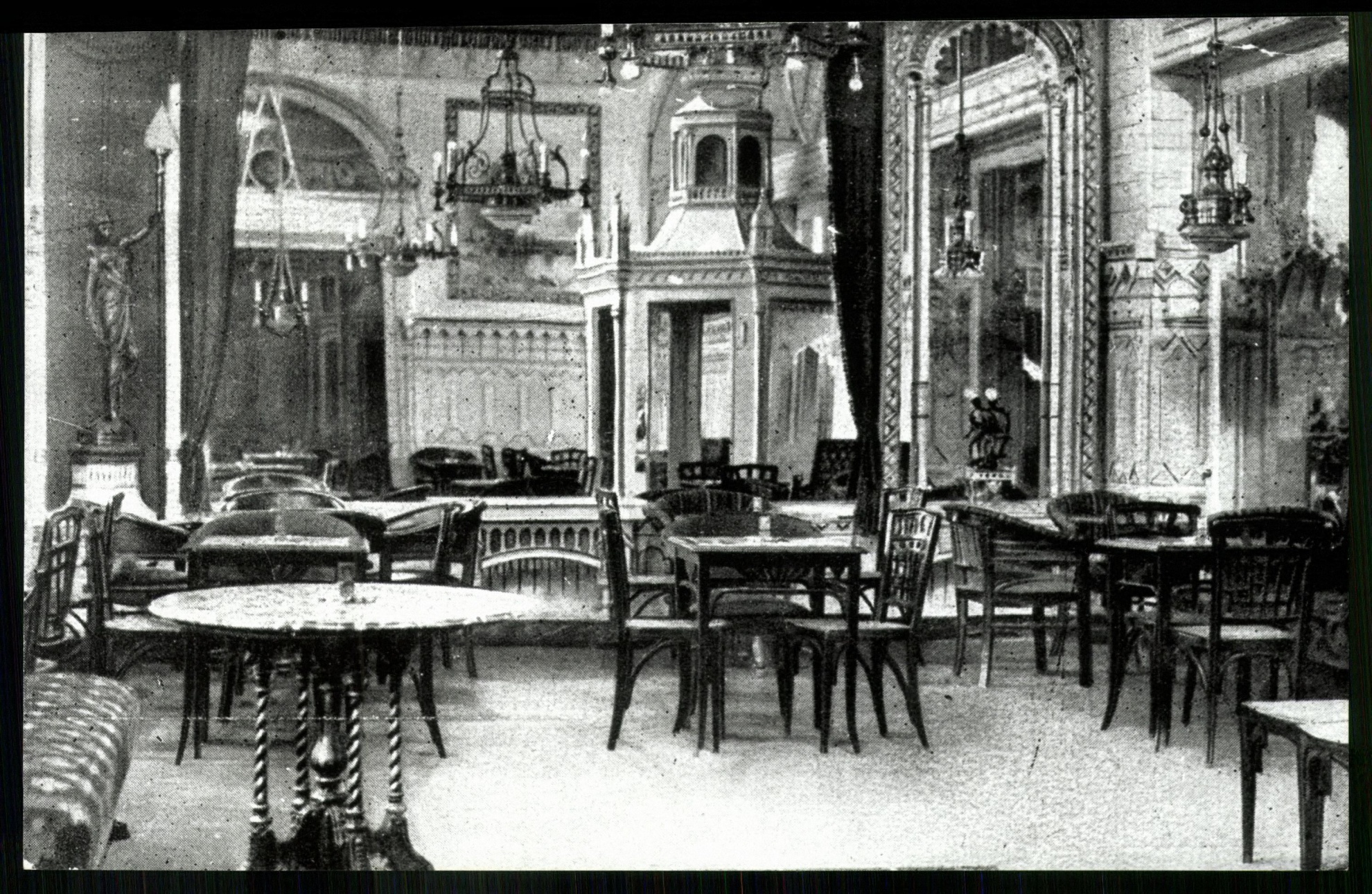 Café Balaton Kávéház, Restaurant Étterem, Budapest, VIII., Rákóczi út 17. Telefon: József 421-21 (Magyar Kereskedelmi és Vendéglátóipari Múzeum CC BY-NC-ND)