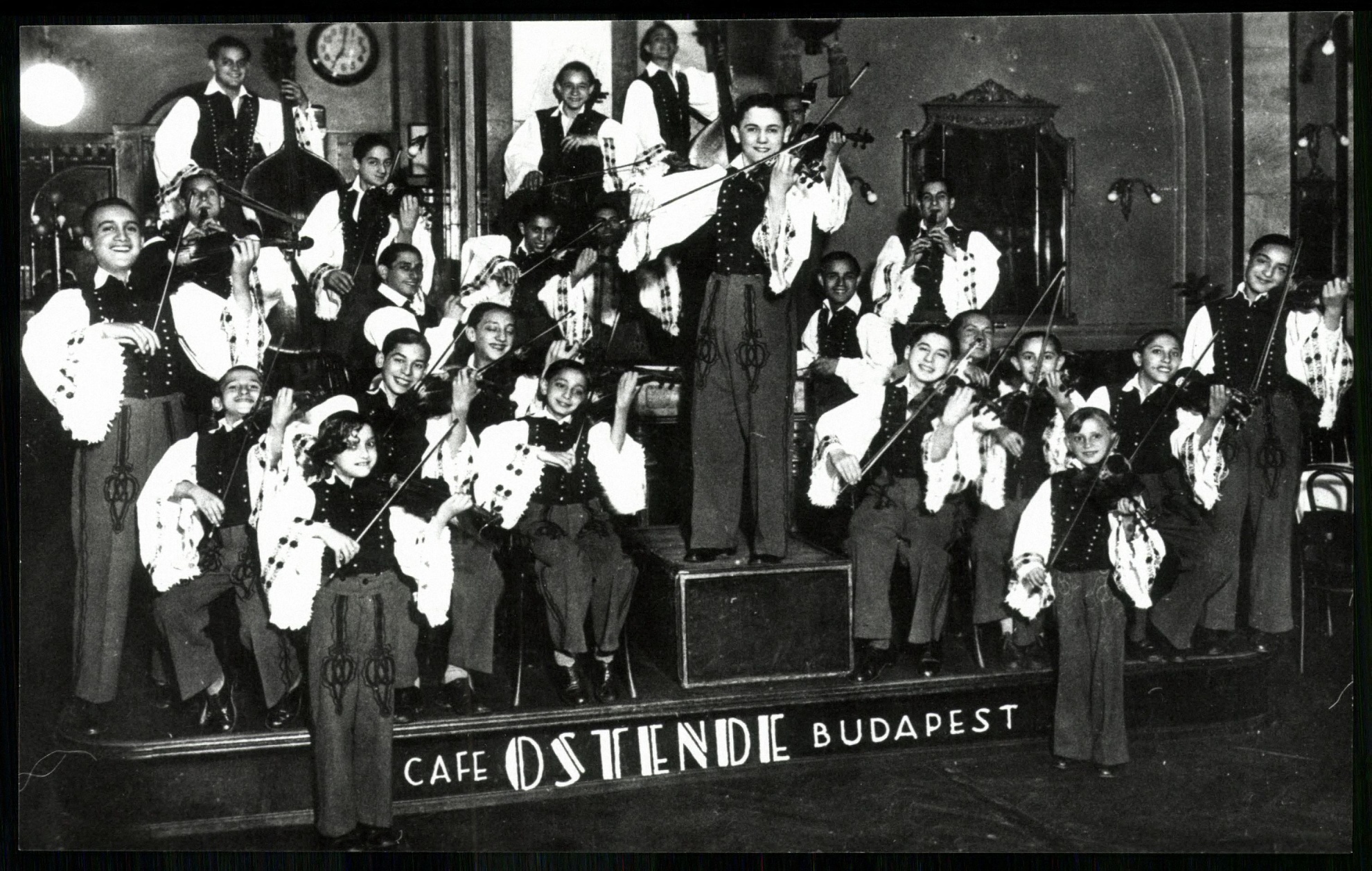 Cafe Ostende, Budapest (Magyar Kereskedelmi és Vendéglátóipari Múzeum CC BY-NC-ND)
