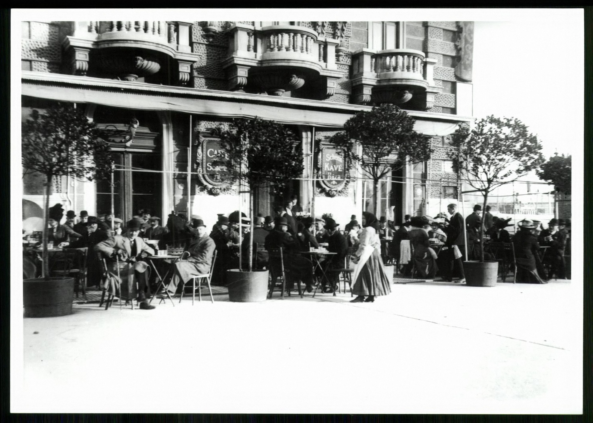 Schenk kávéház terasza (Magyar Kereskedelmi és Vendéglátóipari Múzeum CC BY-NC-ND)