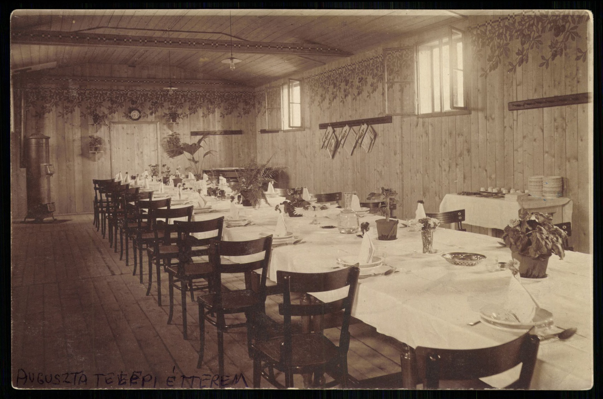Auguszta telepi étterem (Magyar Kereskedelmi és Vendéglátóipari Múzeum CC BY-NC-ND)
