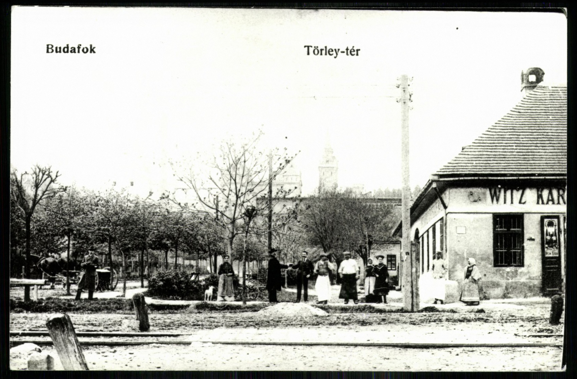 Budapest Törley tér. Jobbra Witz vendéglő (Magyar Kereskedelmi és Vendéglátóipari Múzeum CC BY-NC-ND)