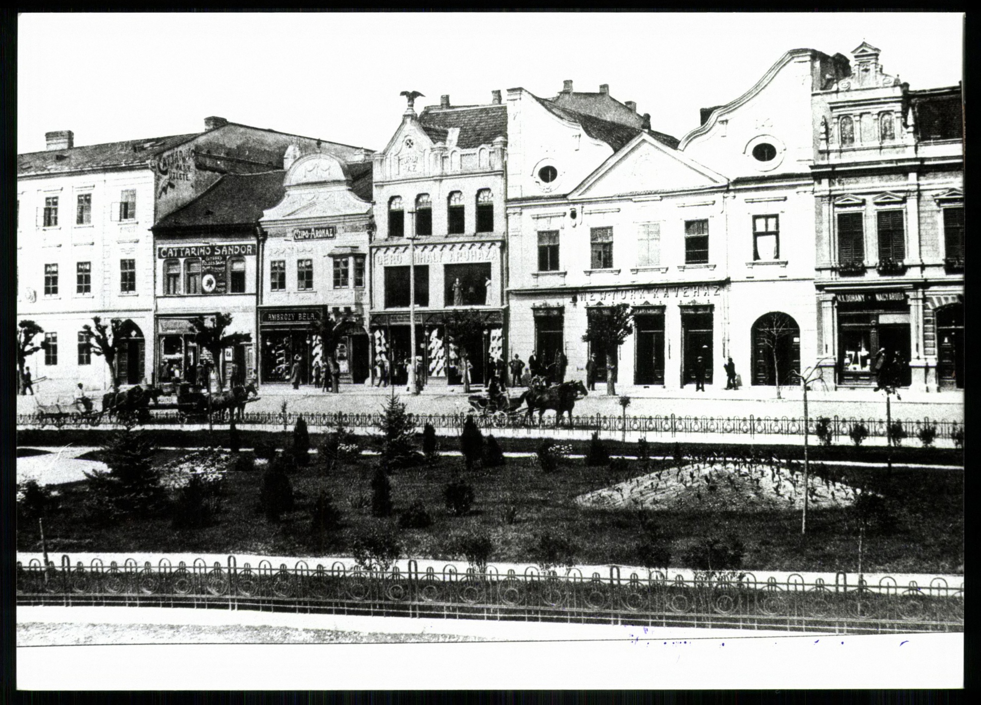 Eperjes A Fő utca keleti oldala (Magyar Kereskedelmi és Vendéglátóipari Múzeum CC BY-NC-ND)