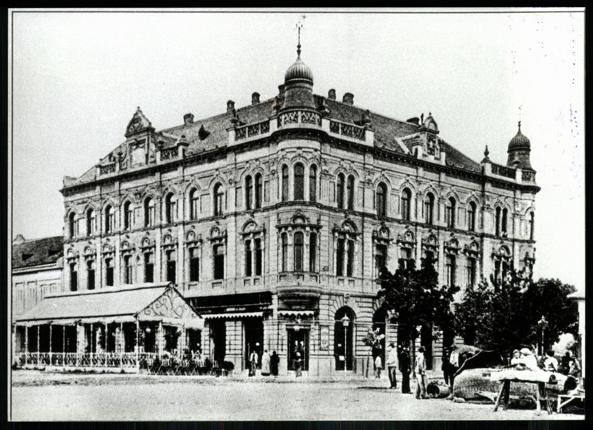 A Komárom kávéház (Magyar Kereskedelmi és Vendéglátóipari Múzeum CC BY-NC-ND)