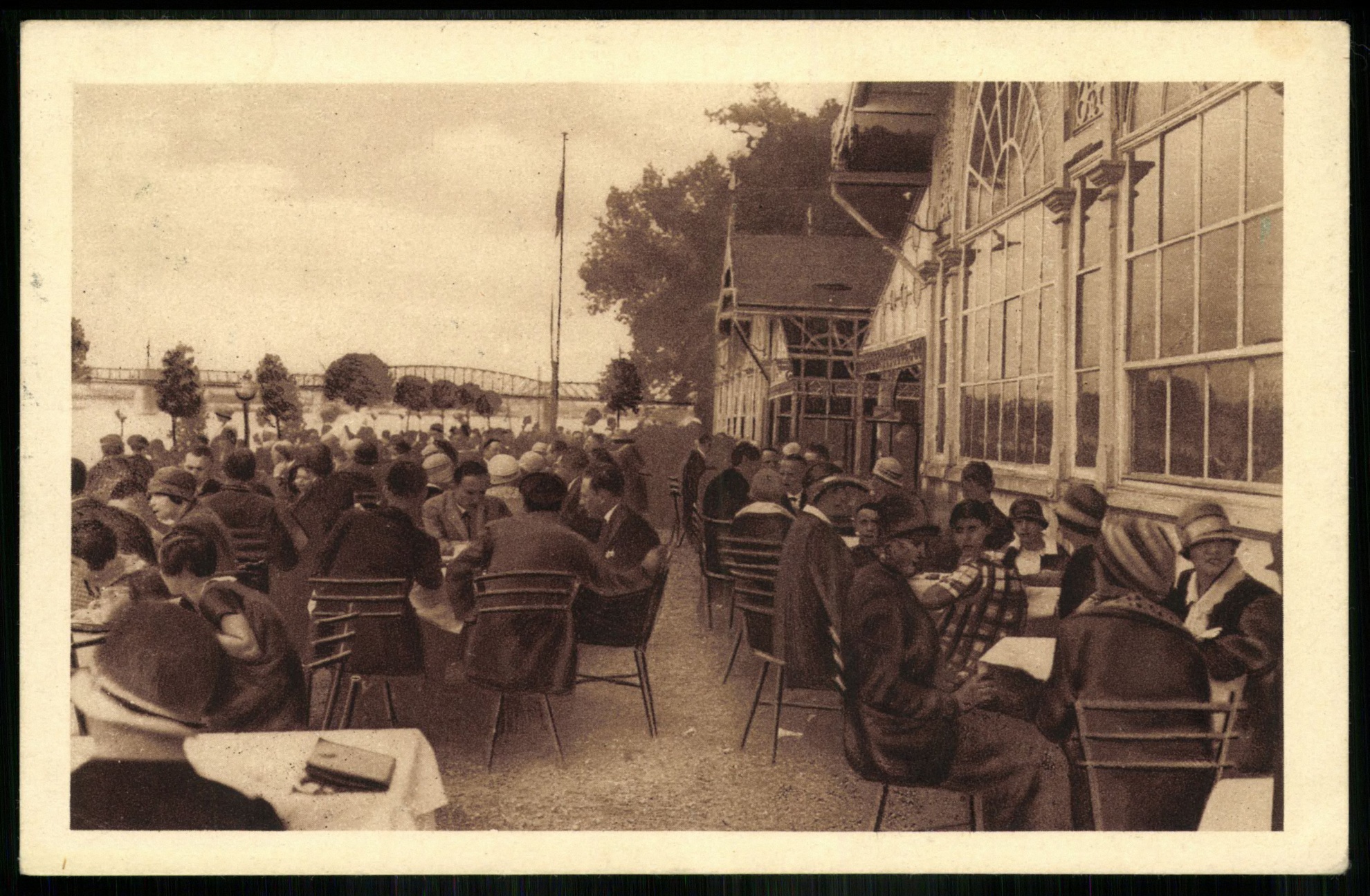 Pozsony Ligeti kávéház (Magyar Kereskedelmi és Vendéglátóipari Múzeum CC BY-NC-ND)