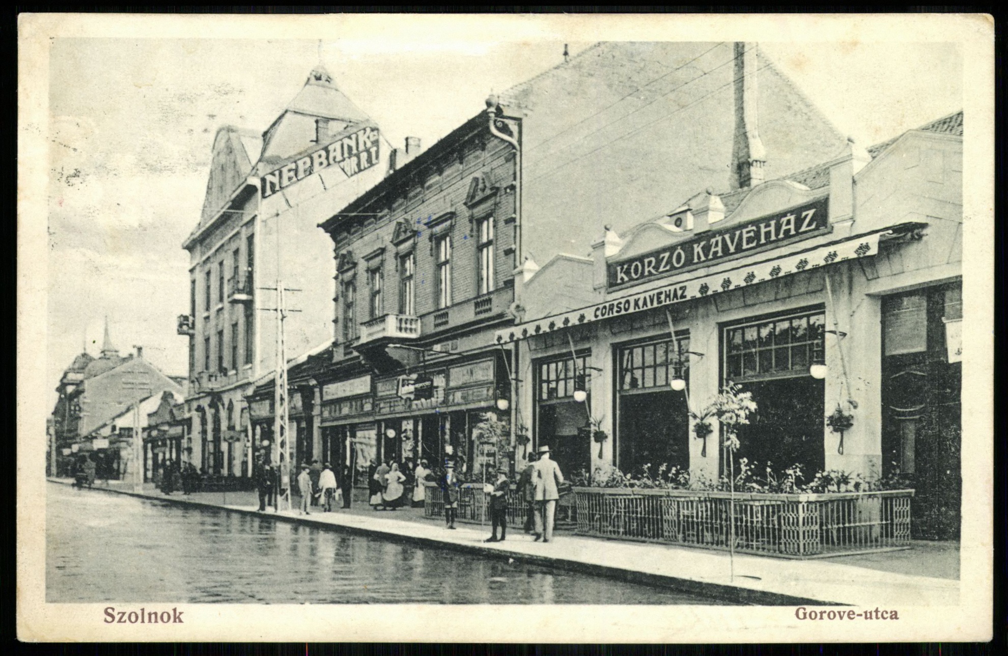 Szolnok Gorove utca. Korzó kávéház (Magyar Kereskedelmi és Vendéglátóipari Múzeum CC BY-NC-ND)