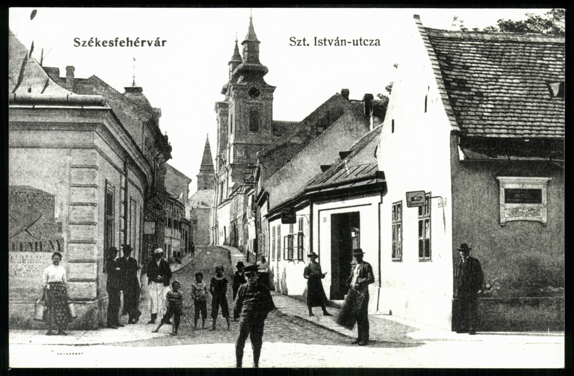 Székesfehérvár. Szt. István utca (Magyar Kereskedelmi és Vendéglátóipari Múzeum CC BY-NC-ND)