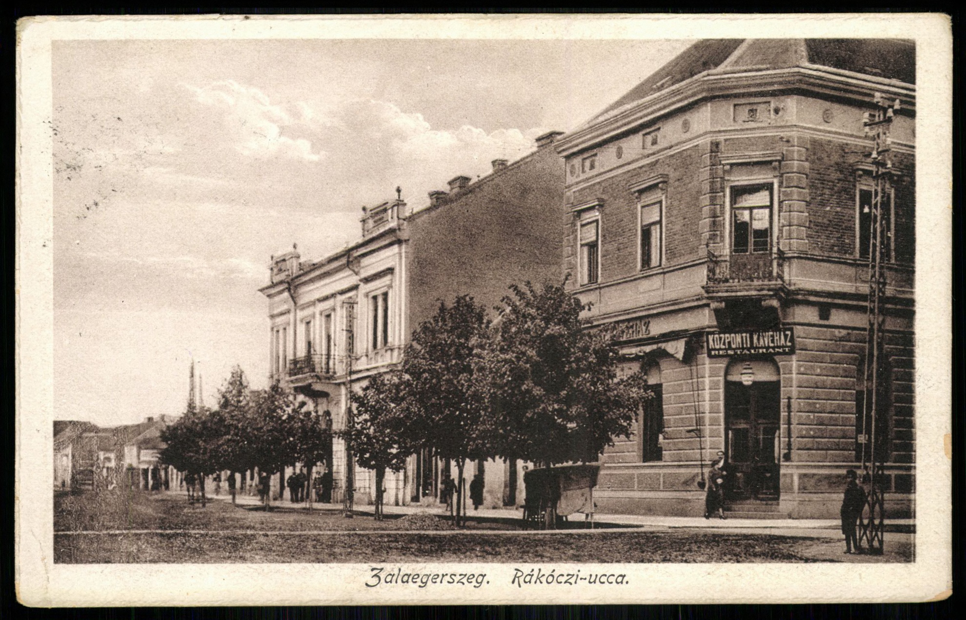 Zalaegerszeg Körmendi utca. Központi kávéház (Magyar Kereskedelmi és Vendéglátóipari Múzeum CC BY-NC-ND)