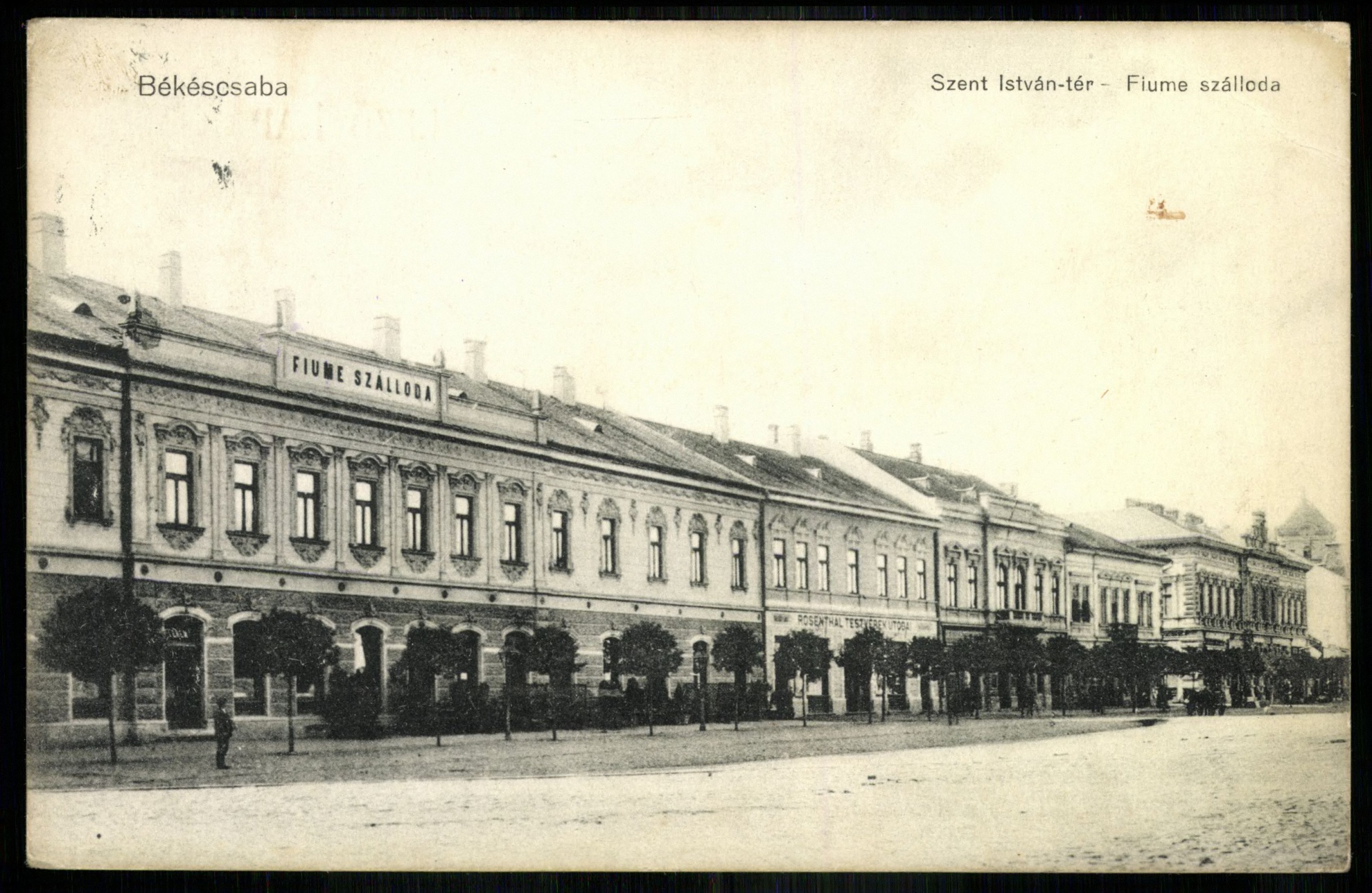 Békéscsaba Szent István tér. Fiume szálloda (Magyar Kereskedelmi és Vendéglátóipari Múzeum CC BY-NC-ND)