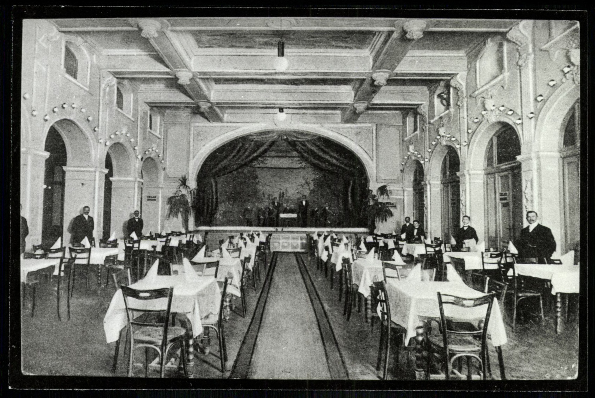 Eszék Hotel Royal Koncertterem (Magyar Kereskedelmi és Vendéglátóipari Múzeum CC BY-NC-ND)