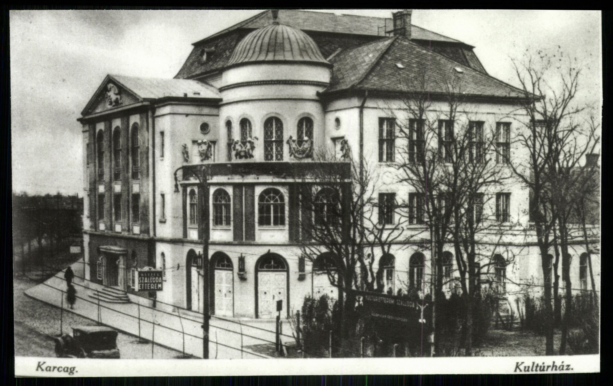Karcag Kultúrház. Két táblán is … szálloda, étterem (Magyar Kereskedelmi és Vendéglátóipari Múzeum CC BY-NC-ND)