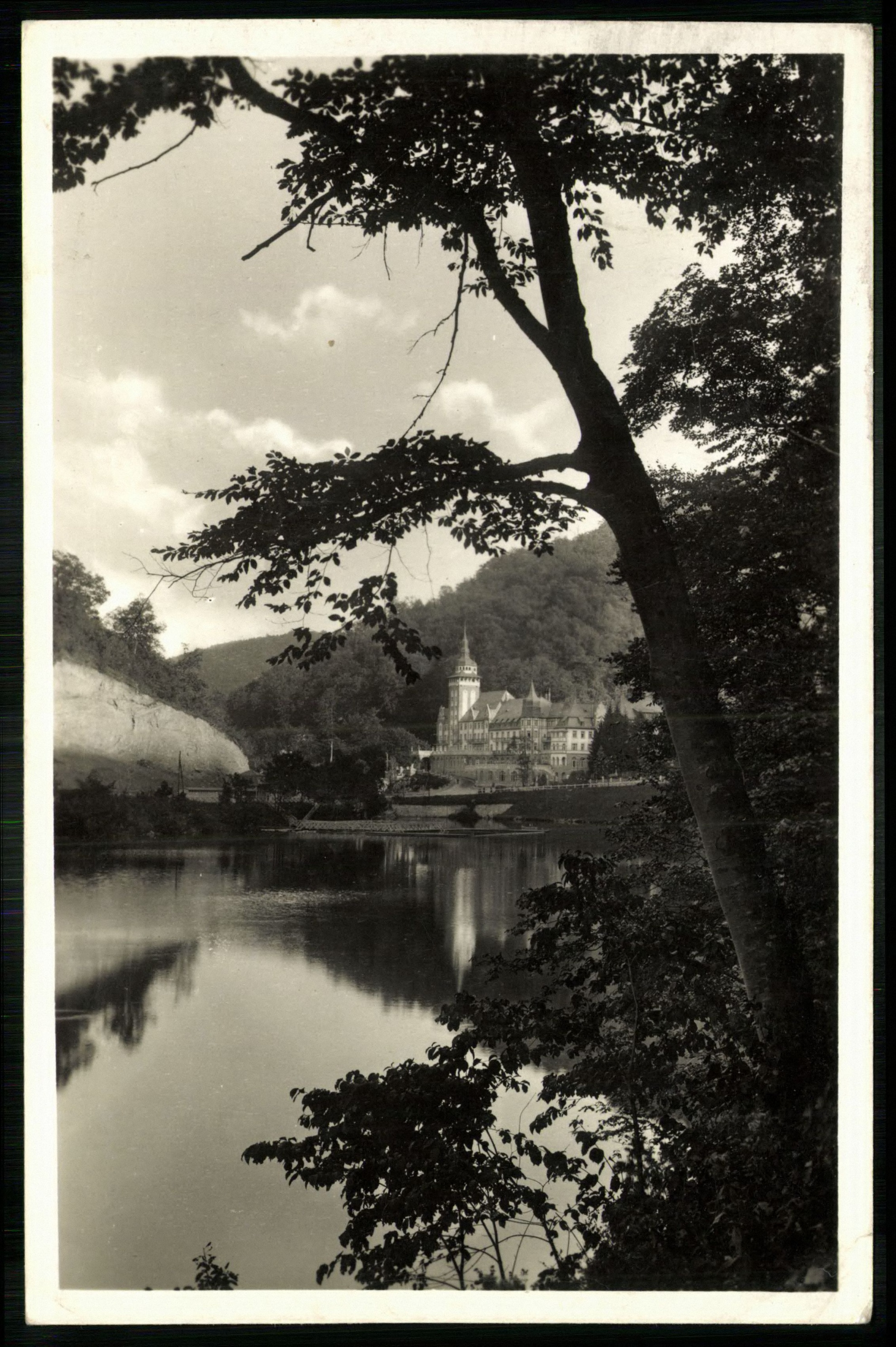 Lillafüred Hámori tó a Palota szállóval (Magyar Kereskedelmi és Vendéglátóipari Múzeum CC BY-NC-ND)