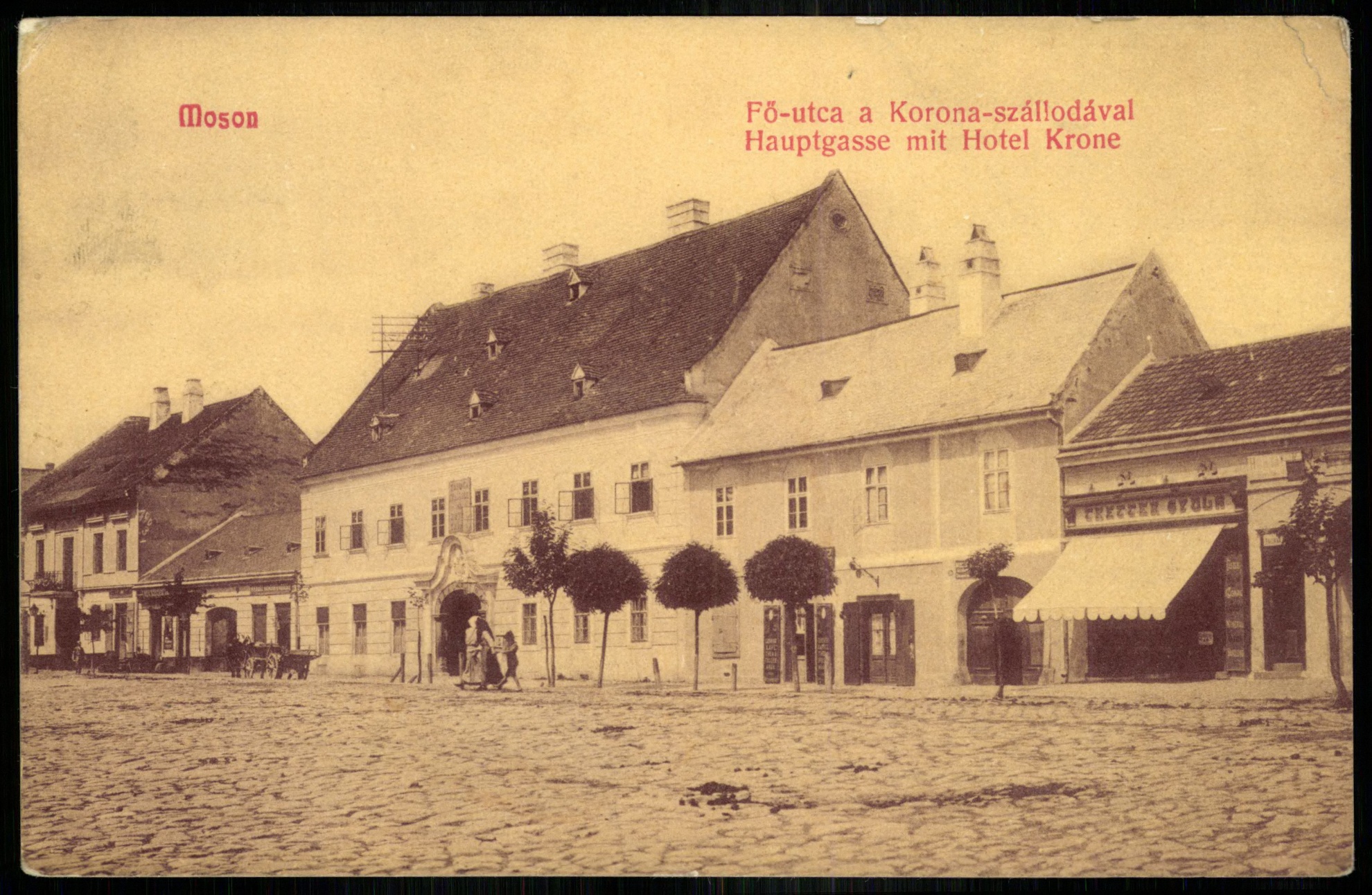 Moson Fő utca a Korona szállodával (Magyar Kereskedelmi és Vendéglátóipari Múzeum CC BY-NC-ND)