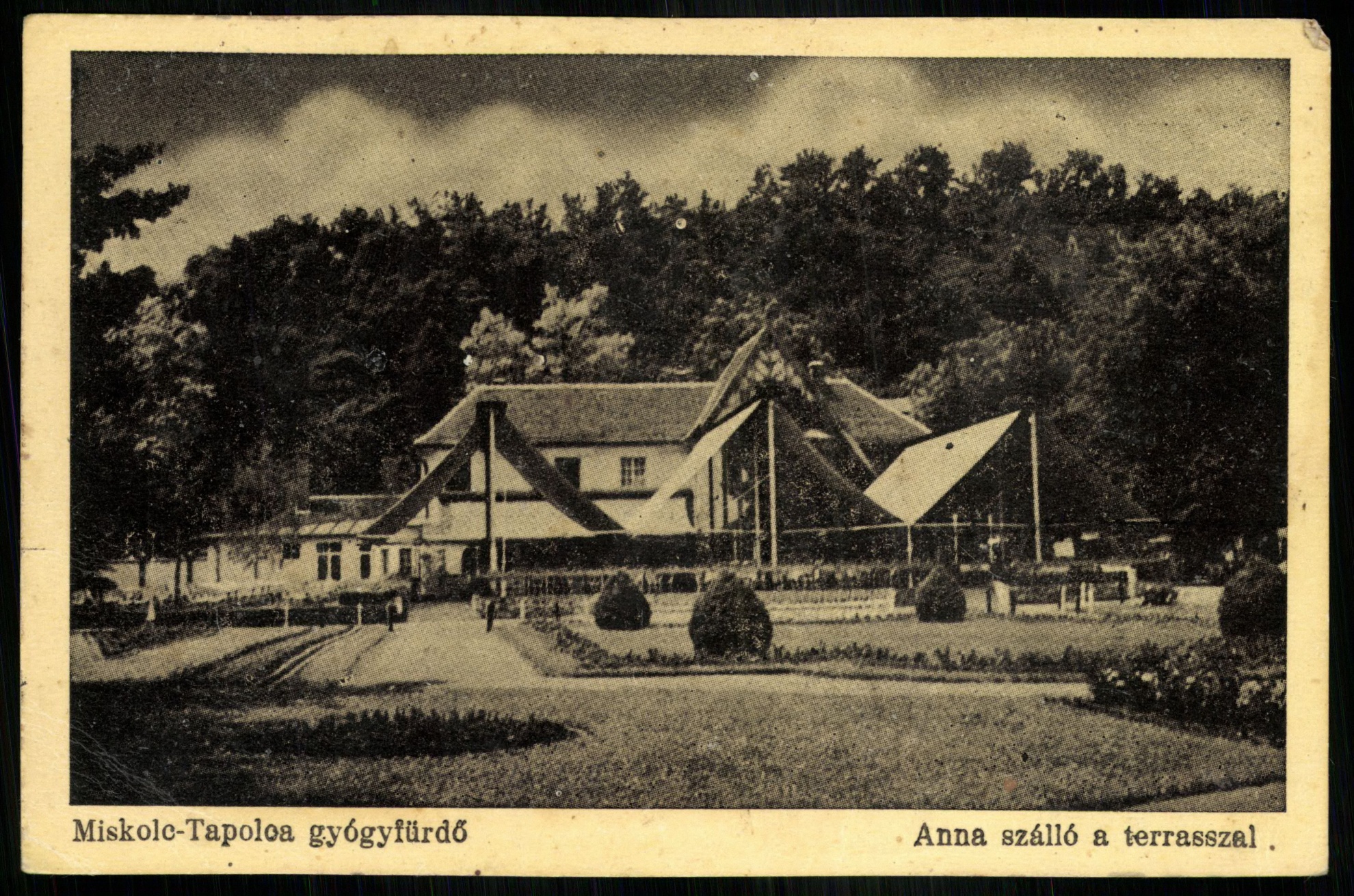 Miskolc-Tapolca gyógyfürdő Anna szálló a terasszal (Magyar Kereskedelmi és Vendéglátóipari Múzeum CC BY-NC-ND)