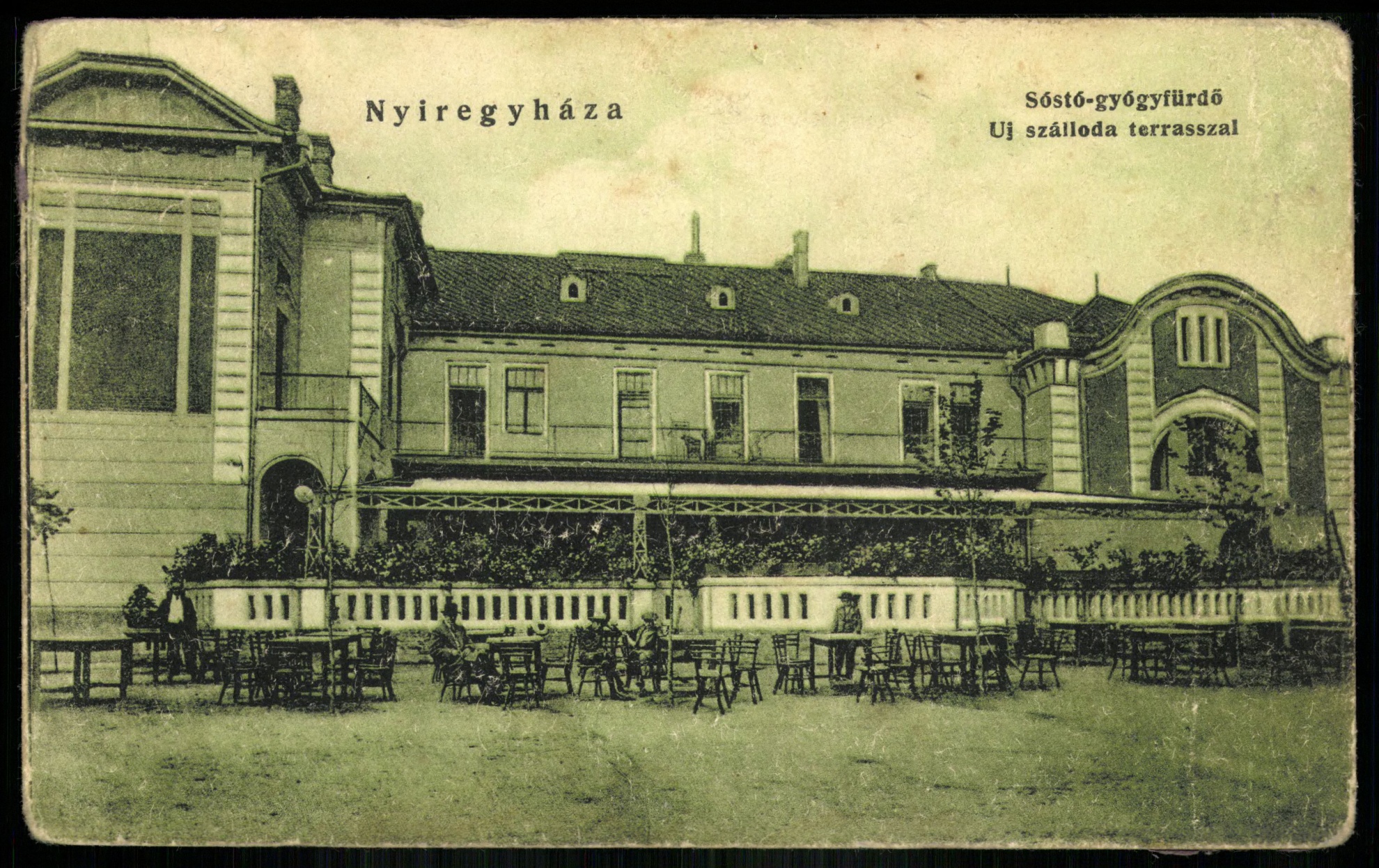 Nyíregyháza Sóstó-gyógyfürdő. Új szálloda terasszal (Magyar Kereskedelmi és Vendéglátóipari Múzeum CC BY-NC-ND)
