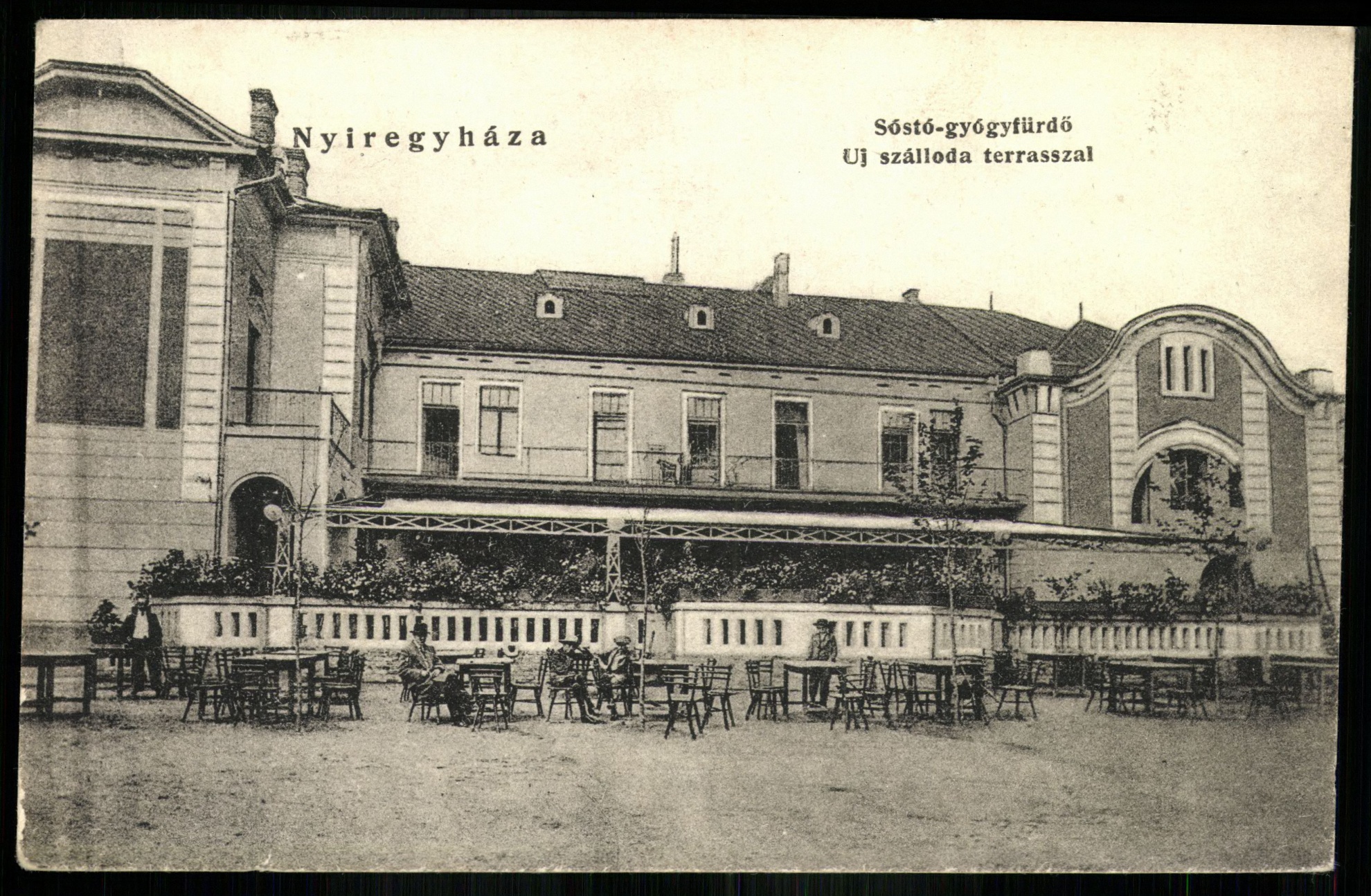 Nyíregyháza Sóstógyógyfürdő. Új szálloda terasszal (Magyar Kereskedelmi és Vendéglátóipari Múzeum CC BY-NC-ND)