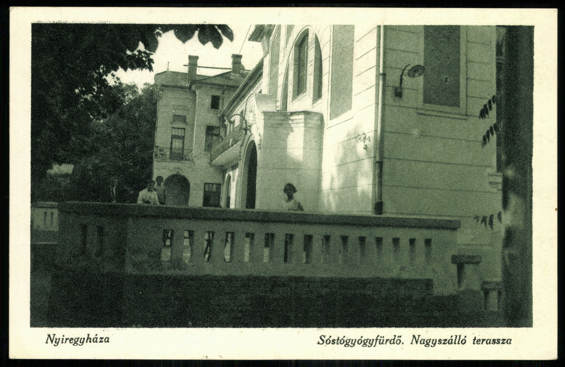 Nyíregyháza Sóstógyógyfürdő. Nagyszálló terasza (Magyar Kereskedelmi és Vendéglátóipari Múzeum CC BY-NC-ND)