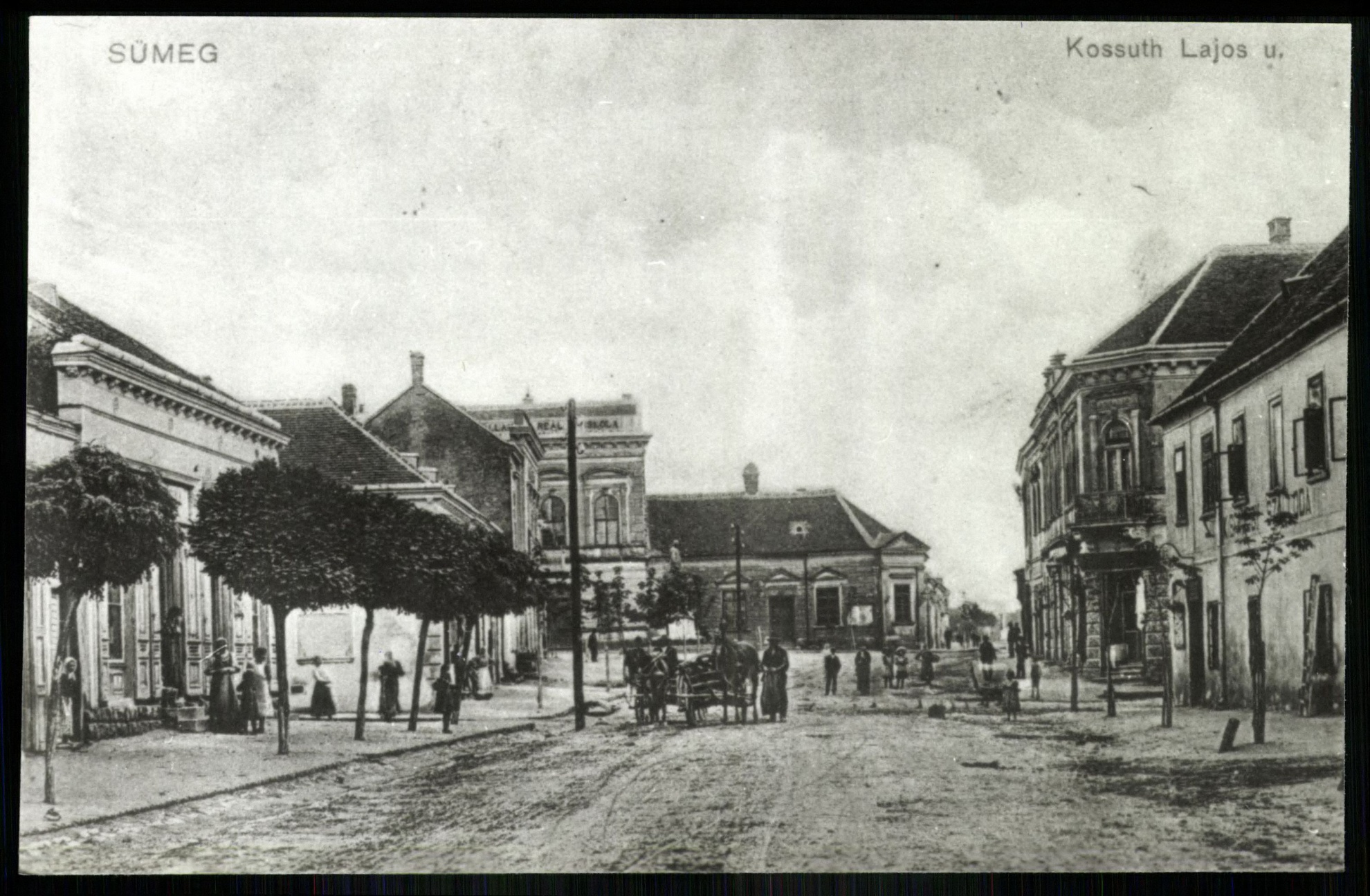 Sümeg Kossuth Lajos utca. Ki… szálloda (Magyar Kereskedelmi és Vendéglátóipari Múzeum CC BY-NC-ND)