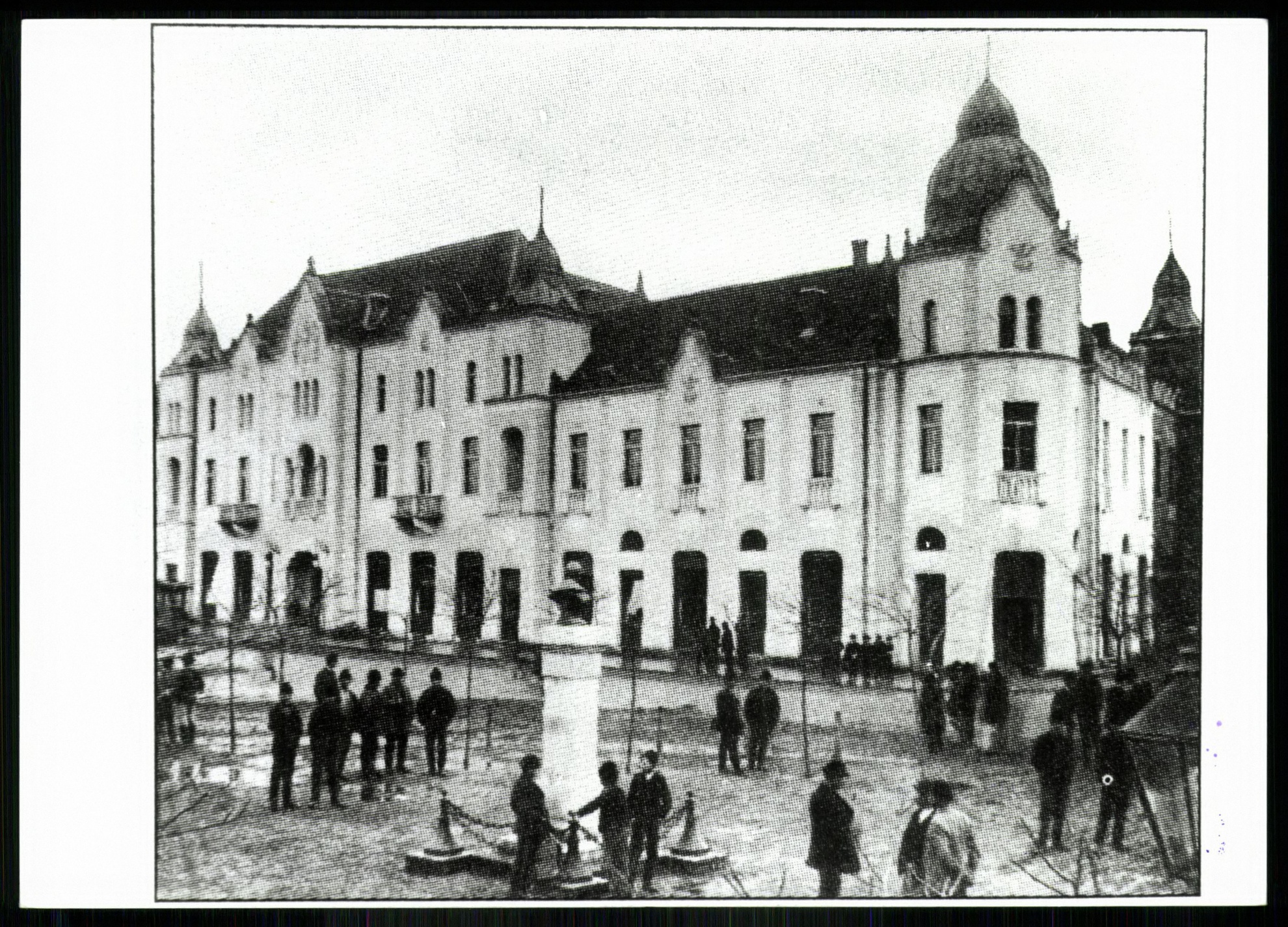 Szentes Petőfi szálloda a Kossuth téren 1890 körül (Magyar Kereskedelmi és Vendéglátóipari Múzeum CC BY-NC-ND)