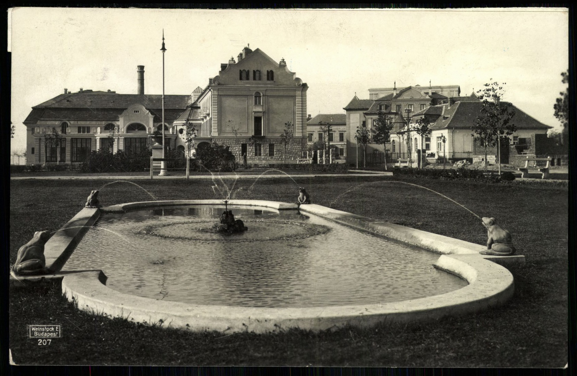 Szolnok Városi gyógyfürdő és szálloda Parkrészlet (Magyar Kereskedelmi és Vendéglátóipari Múzeum CC BY-NC-ND)