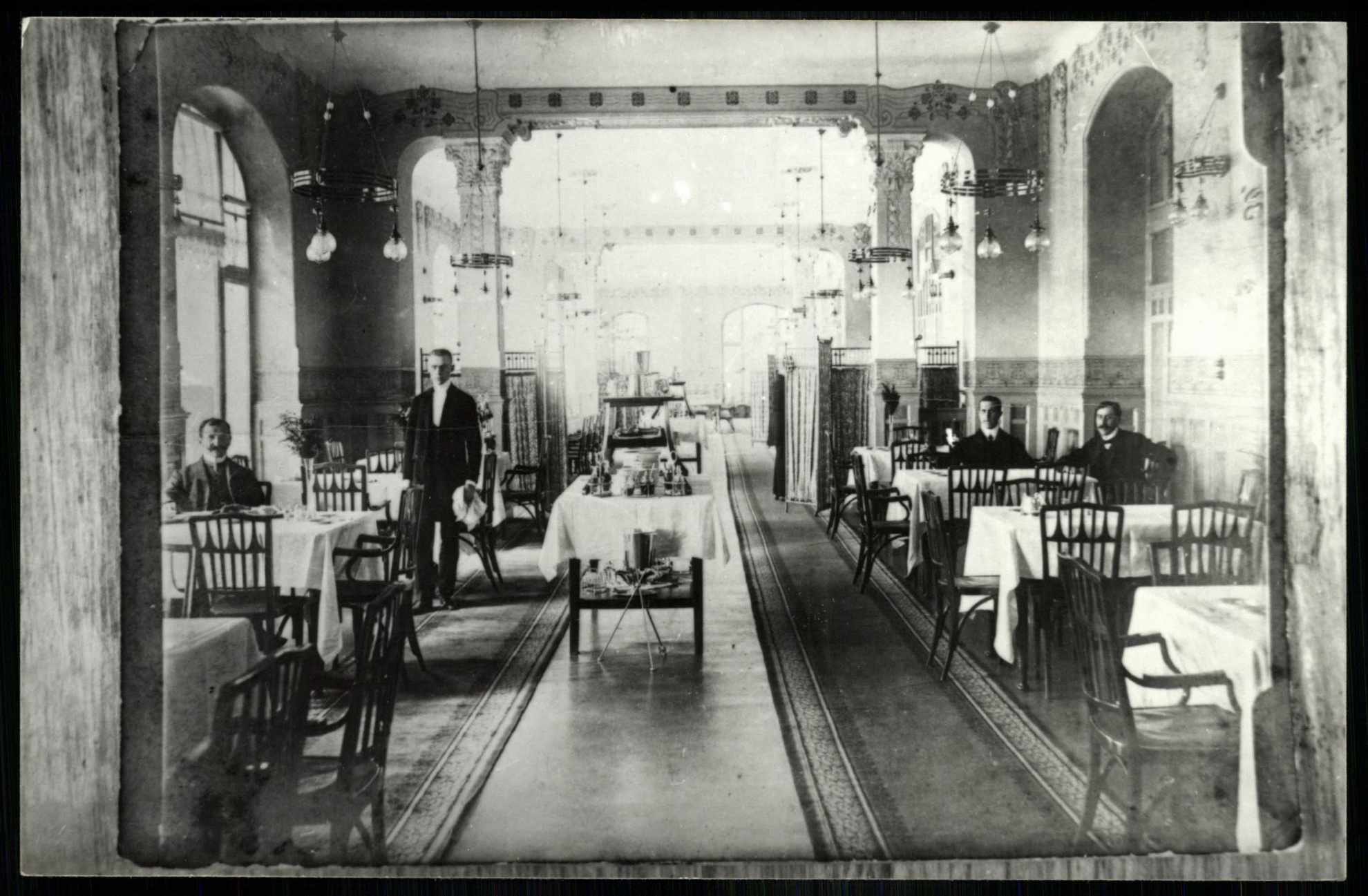 A tátralomnici Wagons (nem olvasható) Szálloda étterme (Magyar Kereskedelmi és Vendéglátóipari Múzeum CC BY-NC-ND)