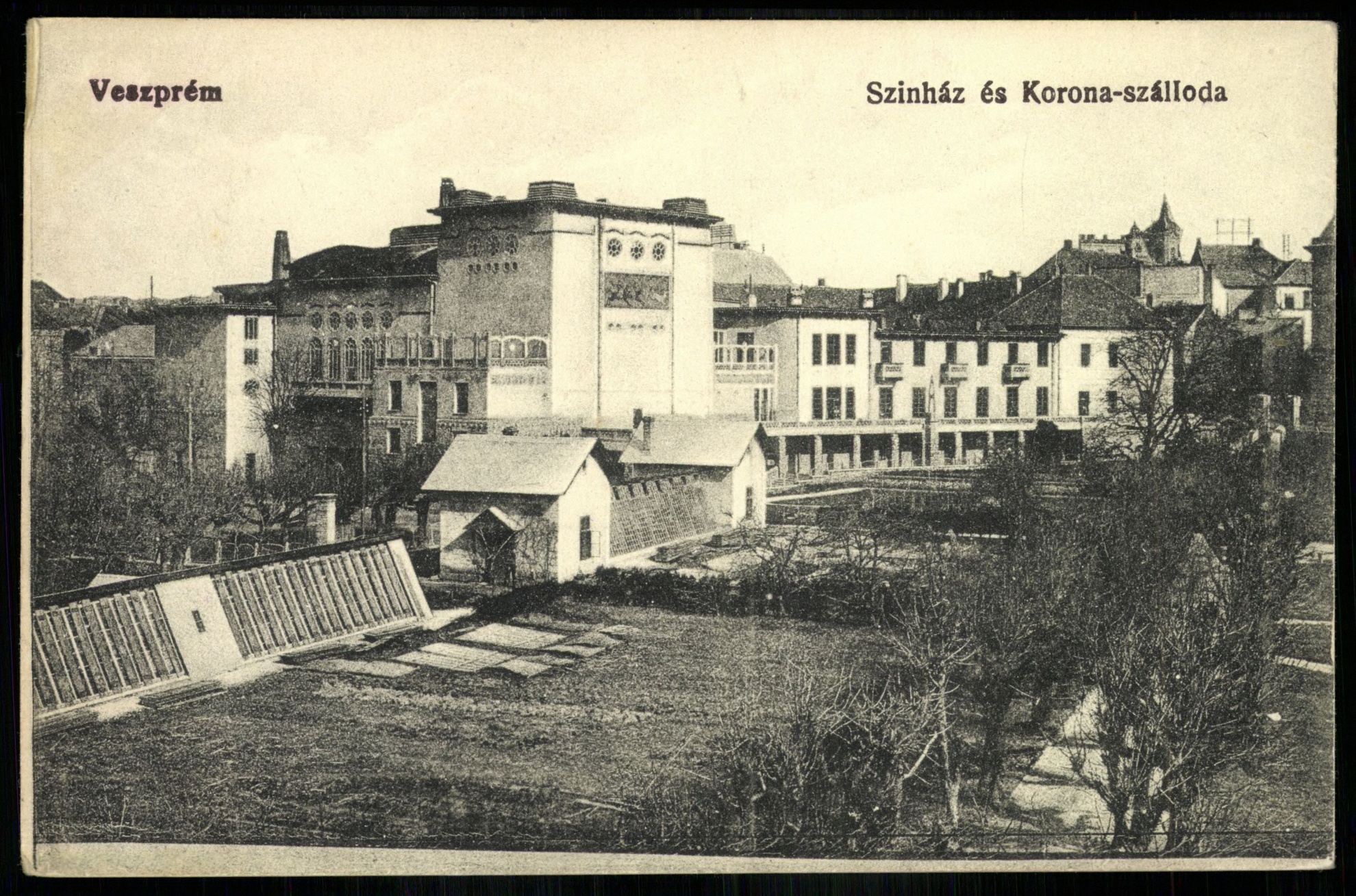 Veszprém Színház és Korona szálloda (Magyar Kereskedelmi és Vendéglátóipari Múzeum CC BY-NC-ND)