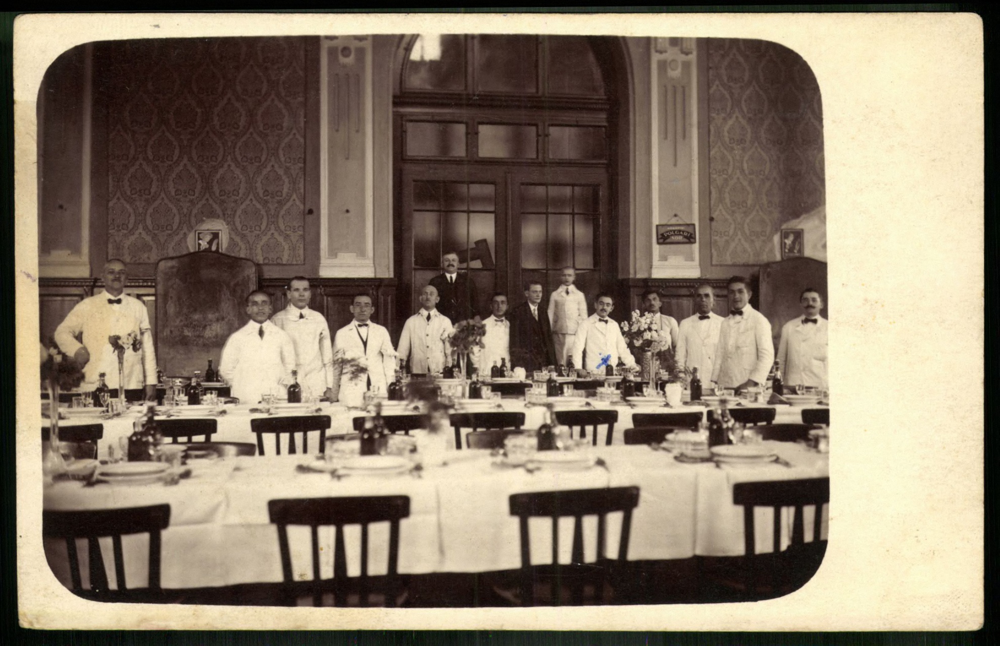 Finn-magyarországi baráti ebéd a debreceni Restiben (Magyar Kereskedelmi és Vendéglátóipari Múzeum CC BY-NC-ND)