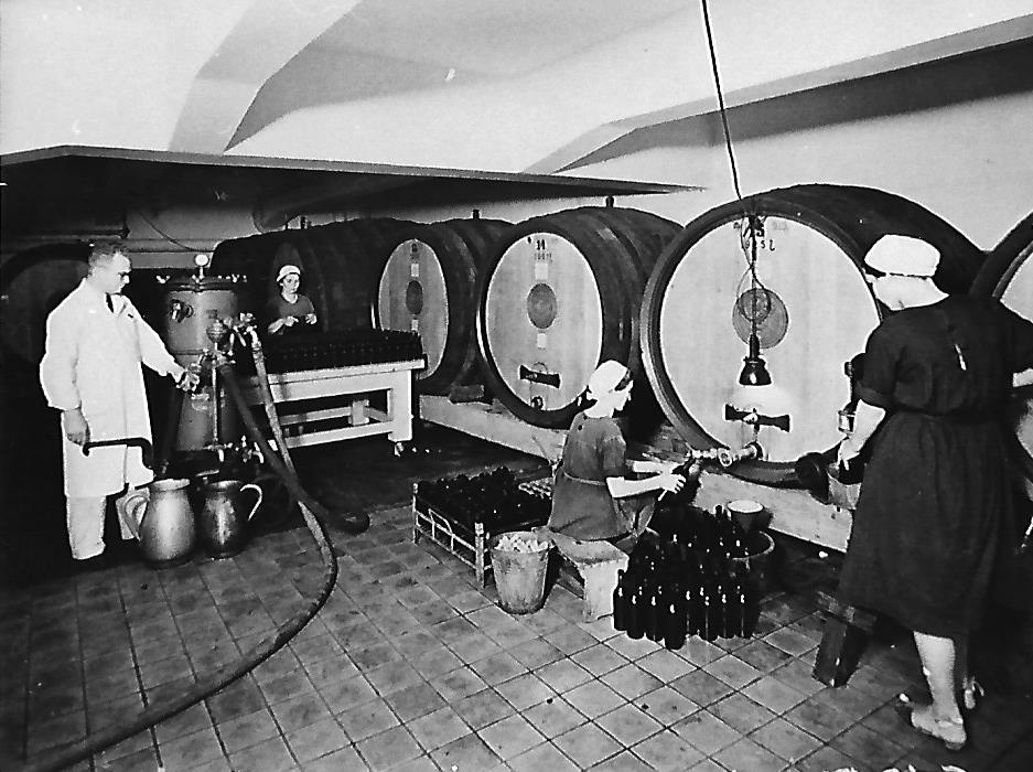 Meinl likőrpince Budapest 1930-as évek (Magyar Kereskedelmi és Vendéglátóipari Múzeum CC BY-NC-ND)