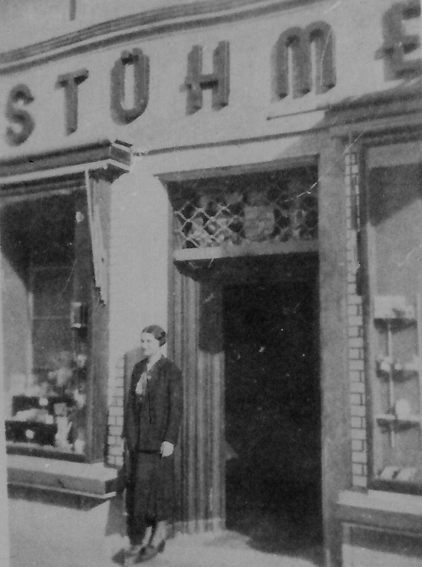 Stühmer üzlet Esztergom 1936. (Magyar Kereskedelmi és Vendéglátóipari Múzeum CC BY-NC-ND)