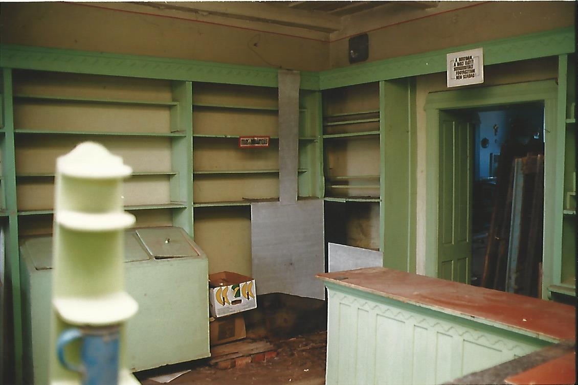44. sz. ÁFÉSZ élelmiszerüzlet Nyíregyháza 1997. (Magyar Kereskedelmi és Vendéglátóipari Múzeum CC BY-NC-ND)