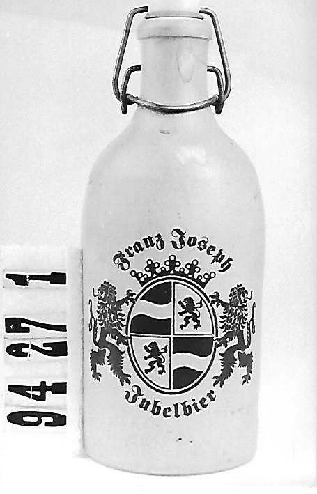 Franz Joseph Jubelbier feliratú kerámia palack (Magyar Kereskedelmi és Vendéglátóipari Múzeum CC BY-NC-ND)