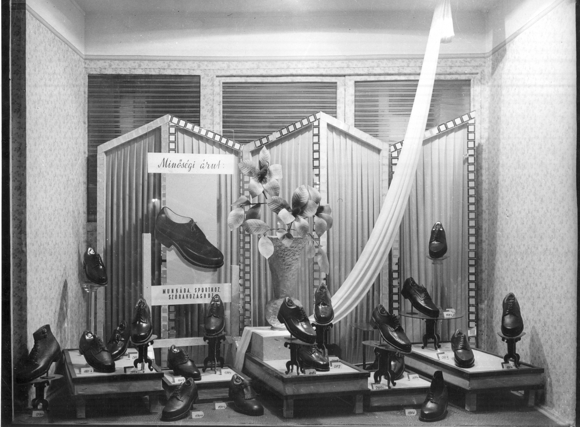 21. sz. Cipőbolt (Magyar Kereskedelmi és Vendéglátóipari Múzeum CC BY-NC-ND)