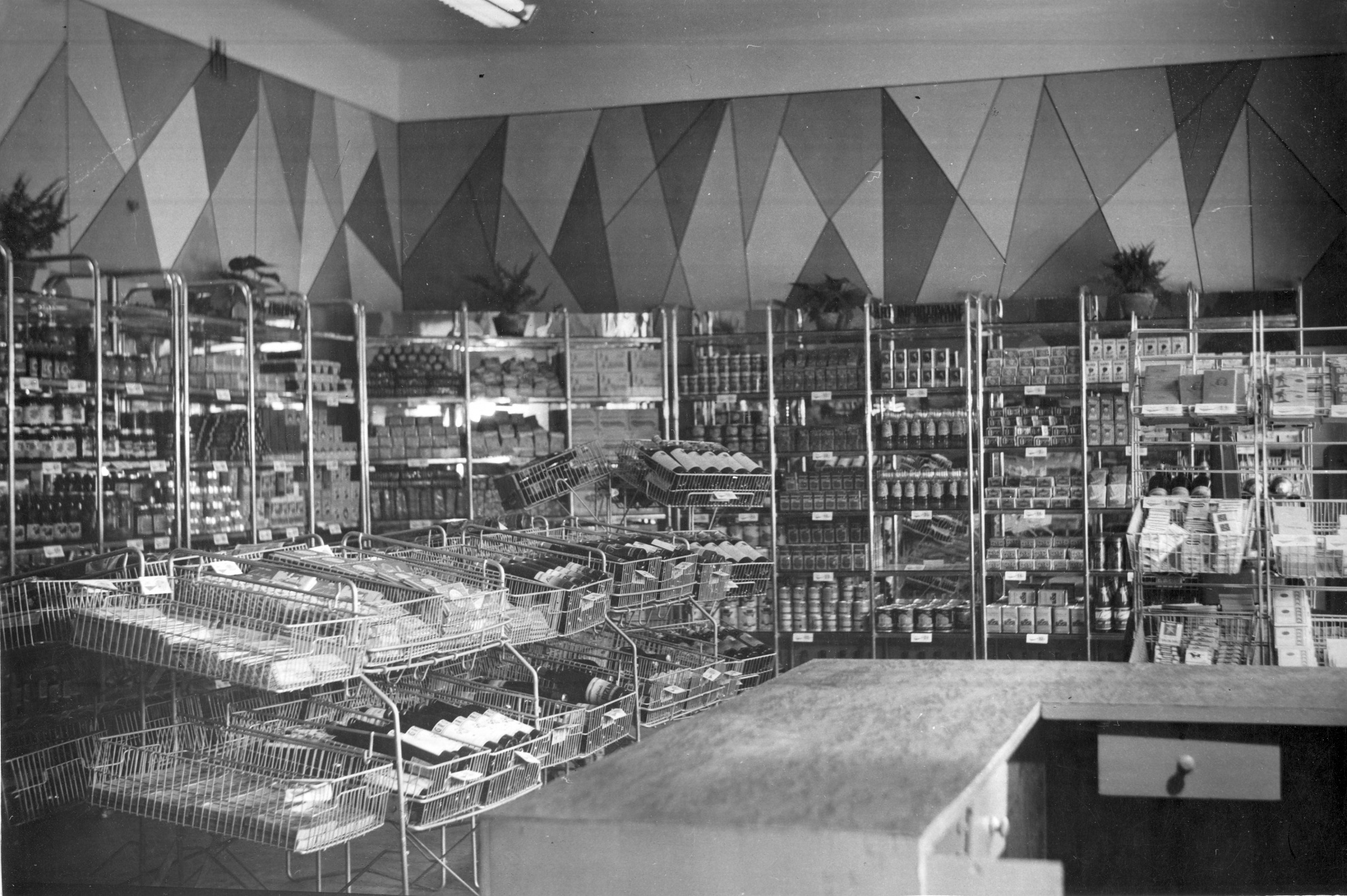 Fűszer-Csemege Bolt - Külföld (Magyar Kereskedelmi és Vendéglátóipari Múzeum CC BY-NC-ND)