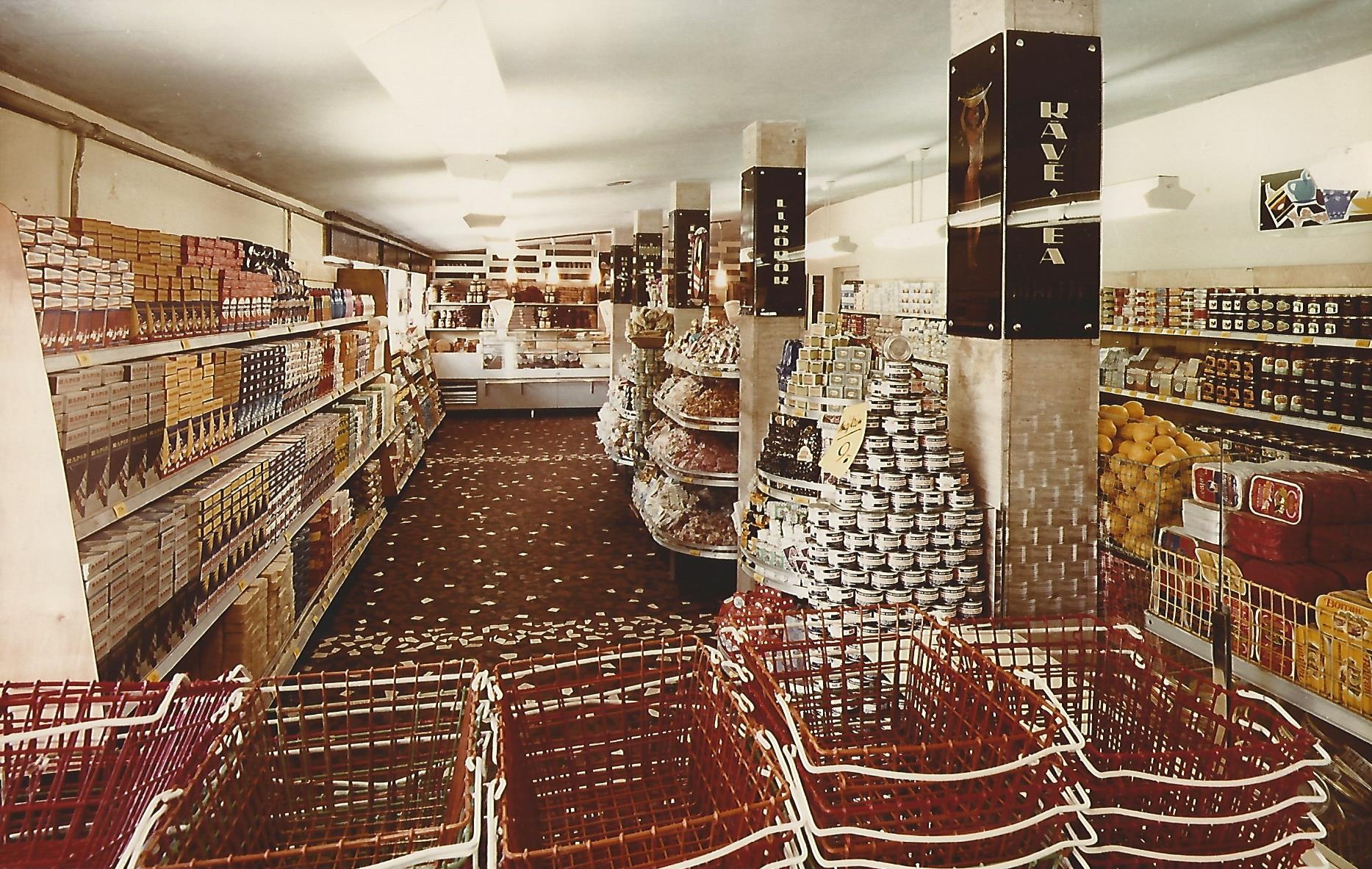 Élelmiszer Áruház Budapest 1975. (Magyar Kereskedelmi és Vendéglátóipari Múzeum CC BY-NC-ND)