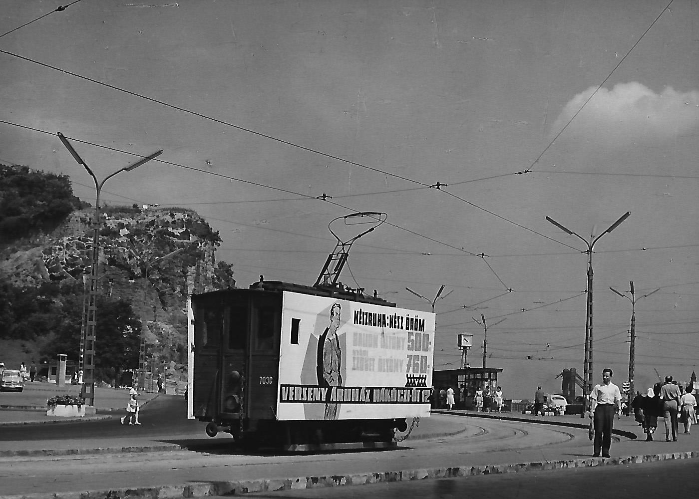 Verseny Áruház reklámja villamoson Budapest 1963. (Magyar Kereskedelmi és Vendéglátóipari Múzeum CC BY-NC-ND)