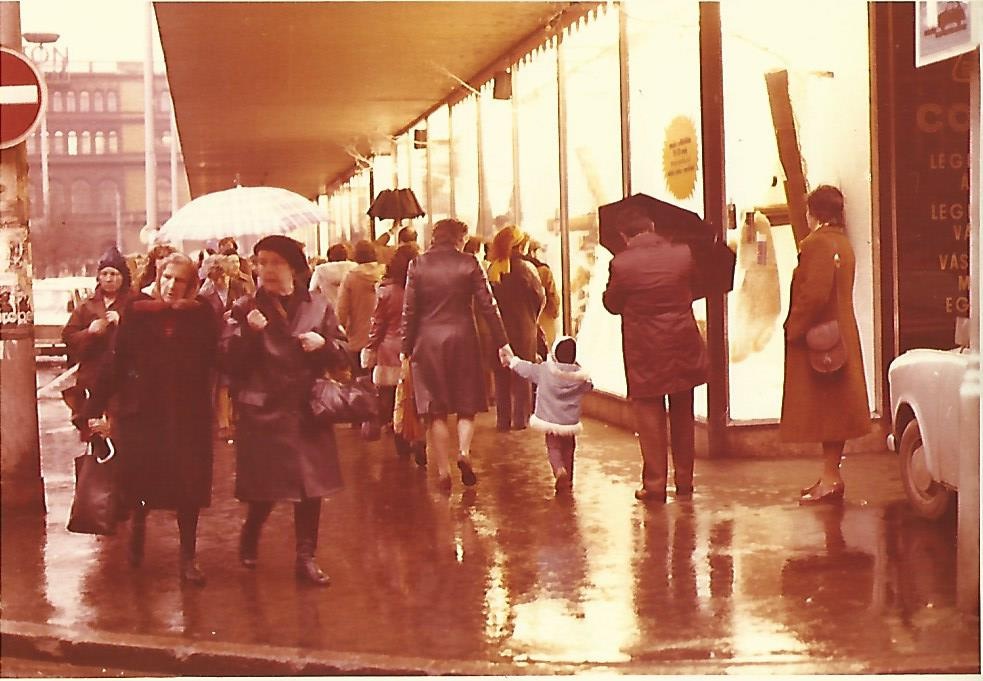 Corvin Áruház Budapest 1981. (Magyar Kereskedelmi és Vendéglátóipari Múzeum CC BY-NC-ND)