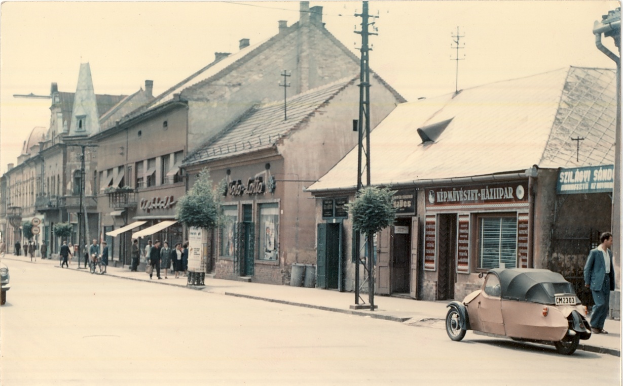 Rákóczi úton lévő üzletek (Magyar Kereskedelmi és Vendéglátóipari Múzeum CC BY-NC-ND)