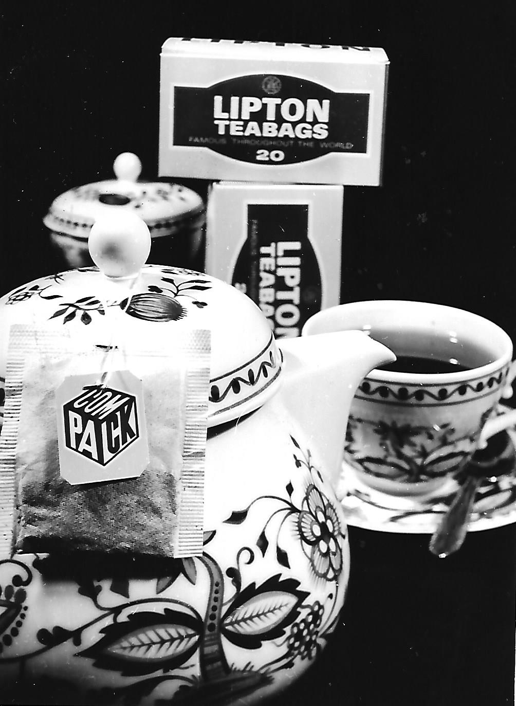 Compack tea reklám Budapest (Magyar Kereskedelmi és Vendéglátóipari Múzeum CC BY-NC-ND)