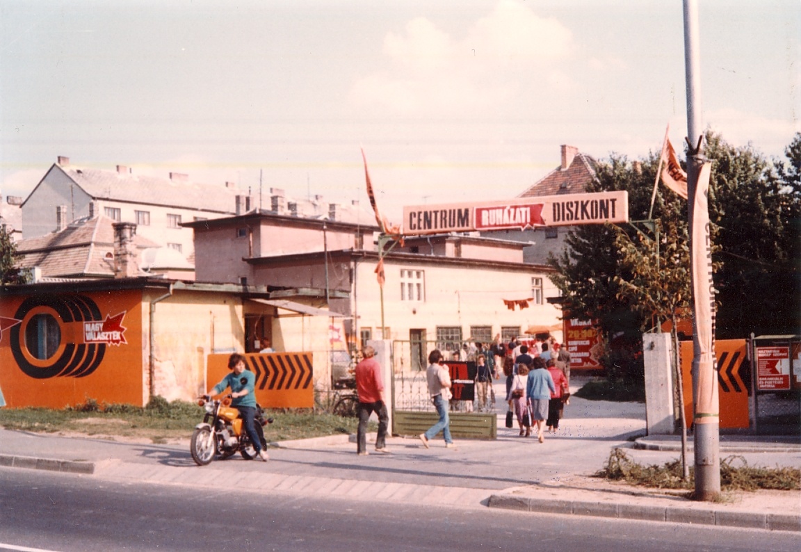 Centrum Ruházati Diszkont - Veszprém (Magyar Kereskedelmi és Vendéglátóipari Múzeum CC BY-NC-ND)