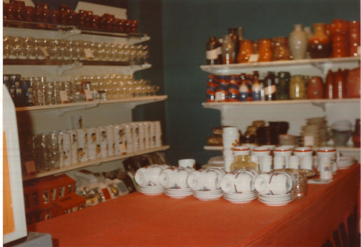 Amfora Vásár a Centrum Áruházban - Veszprém (Magyar Kereskedelmi és Vendéglátóipari Múzeum CC BY-NC-ND)